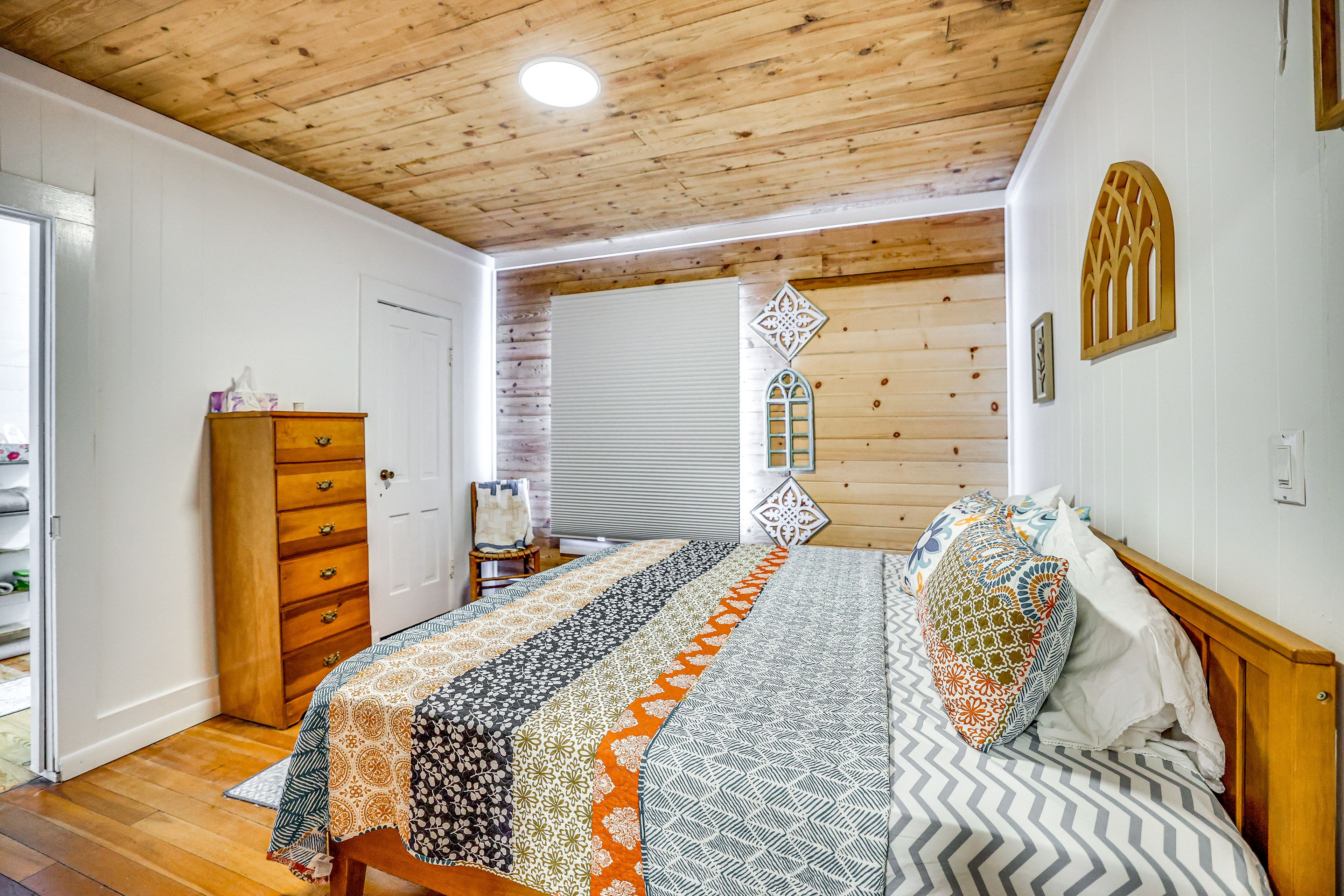 Bedroom 1 | King Bed