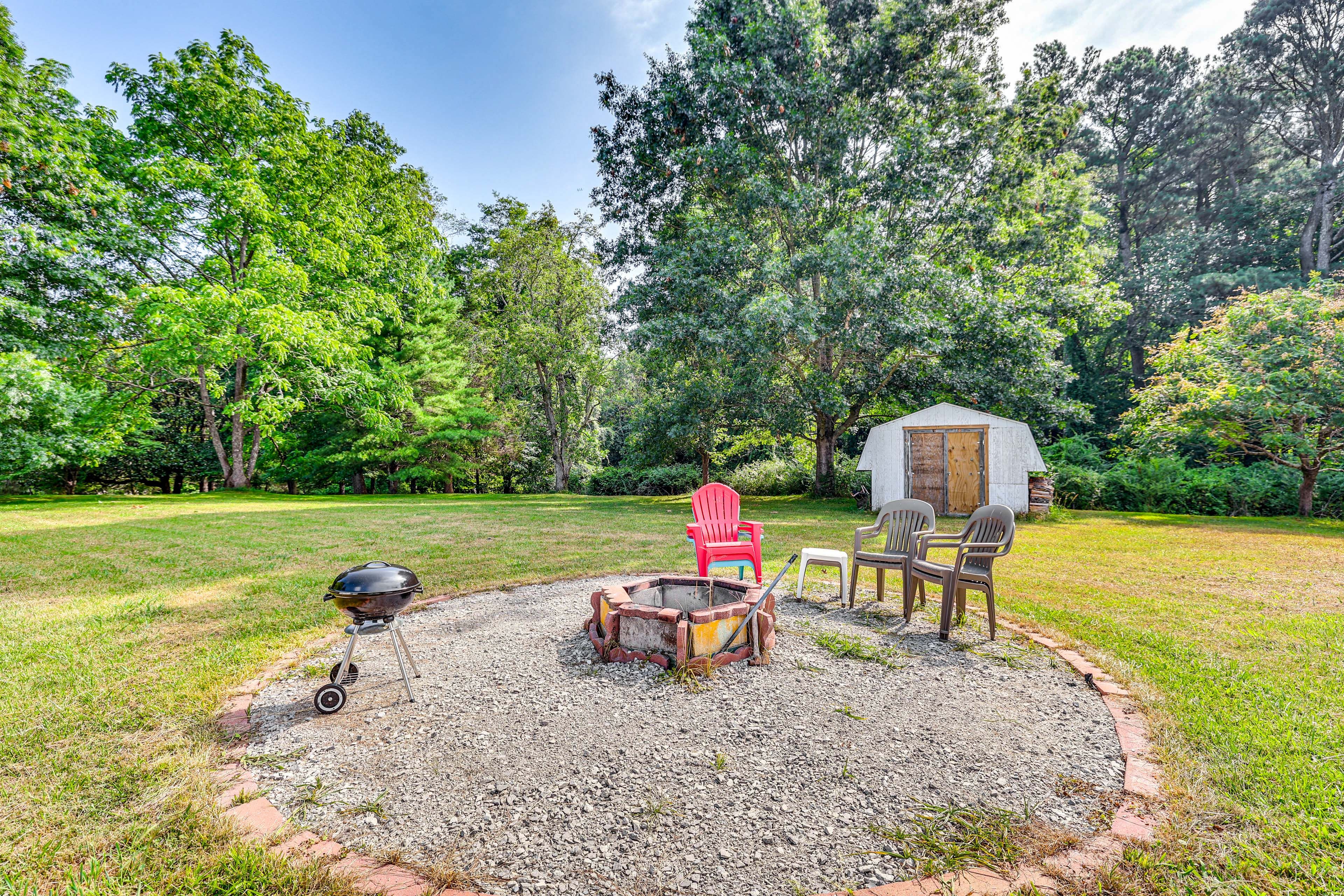 Backyard | Fire Pit | Charcoal Grill