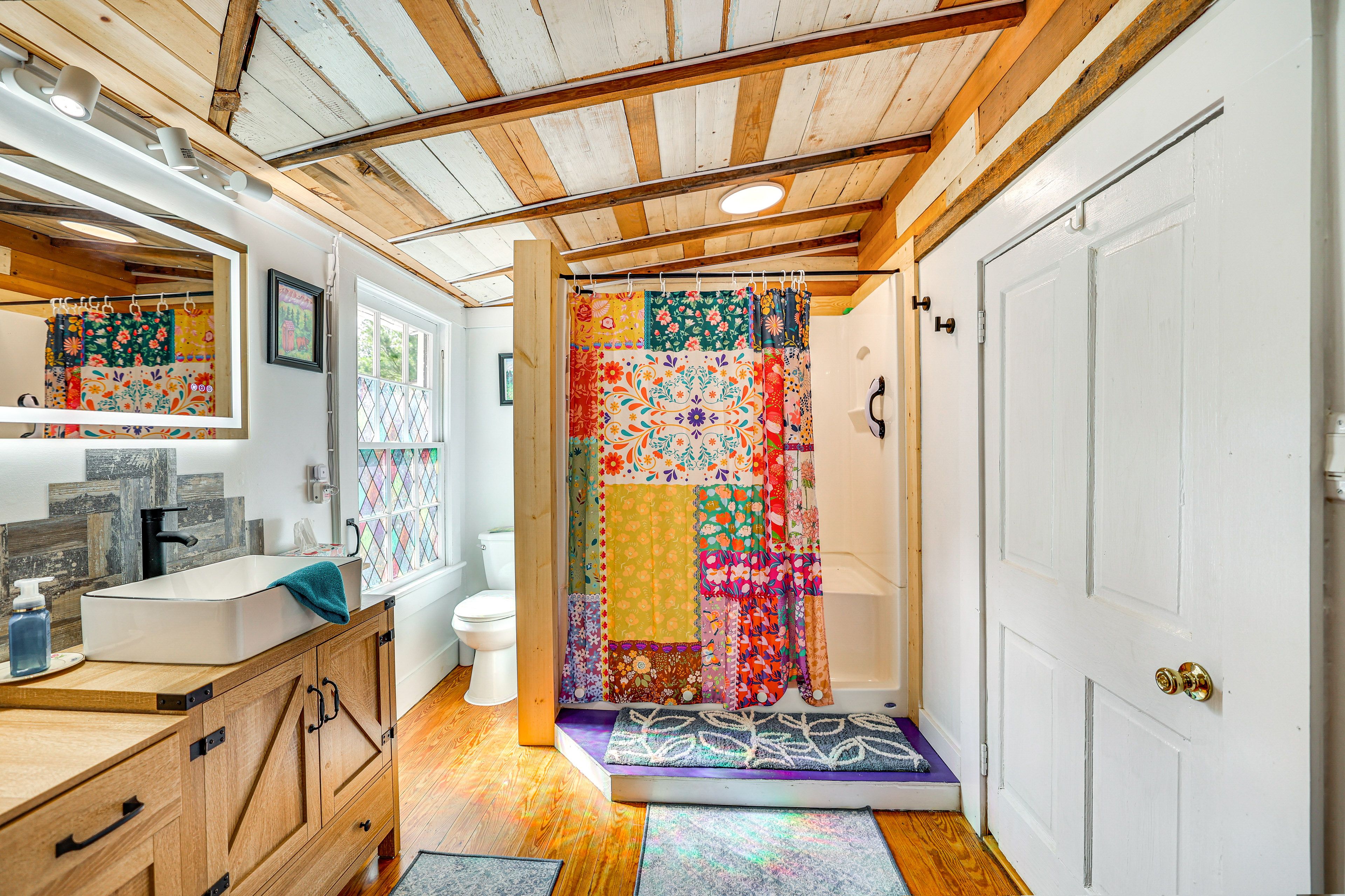 Full Bathroom | Complimentary Toiletries