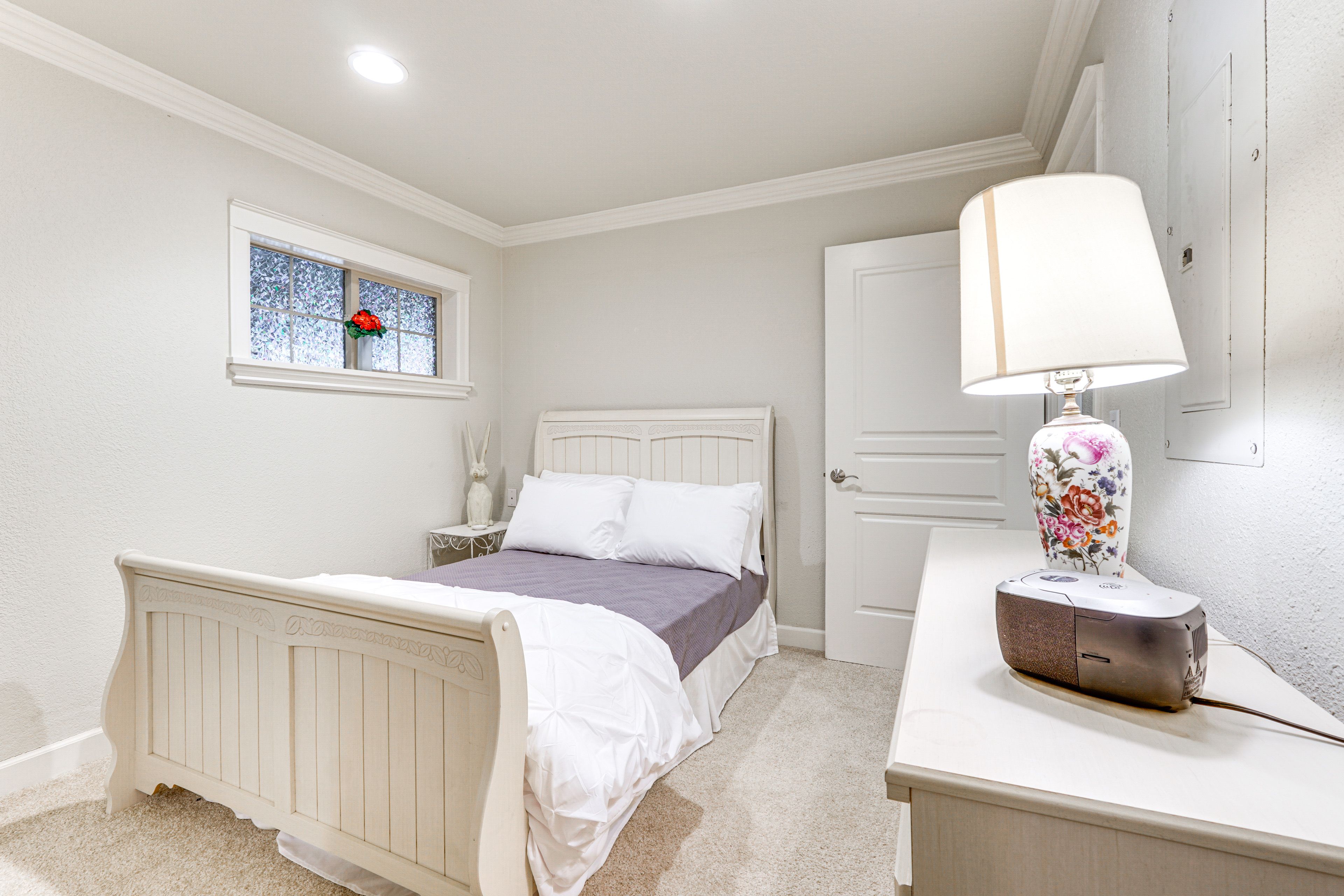 Bedroom 4 | Full Bed | Laptop Workspace | Free WiFi | Lower Floor
