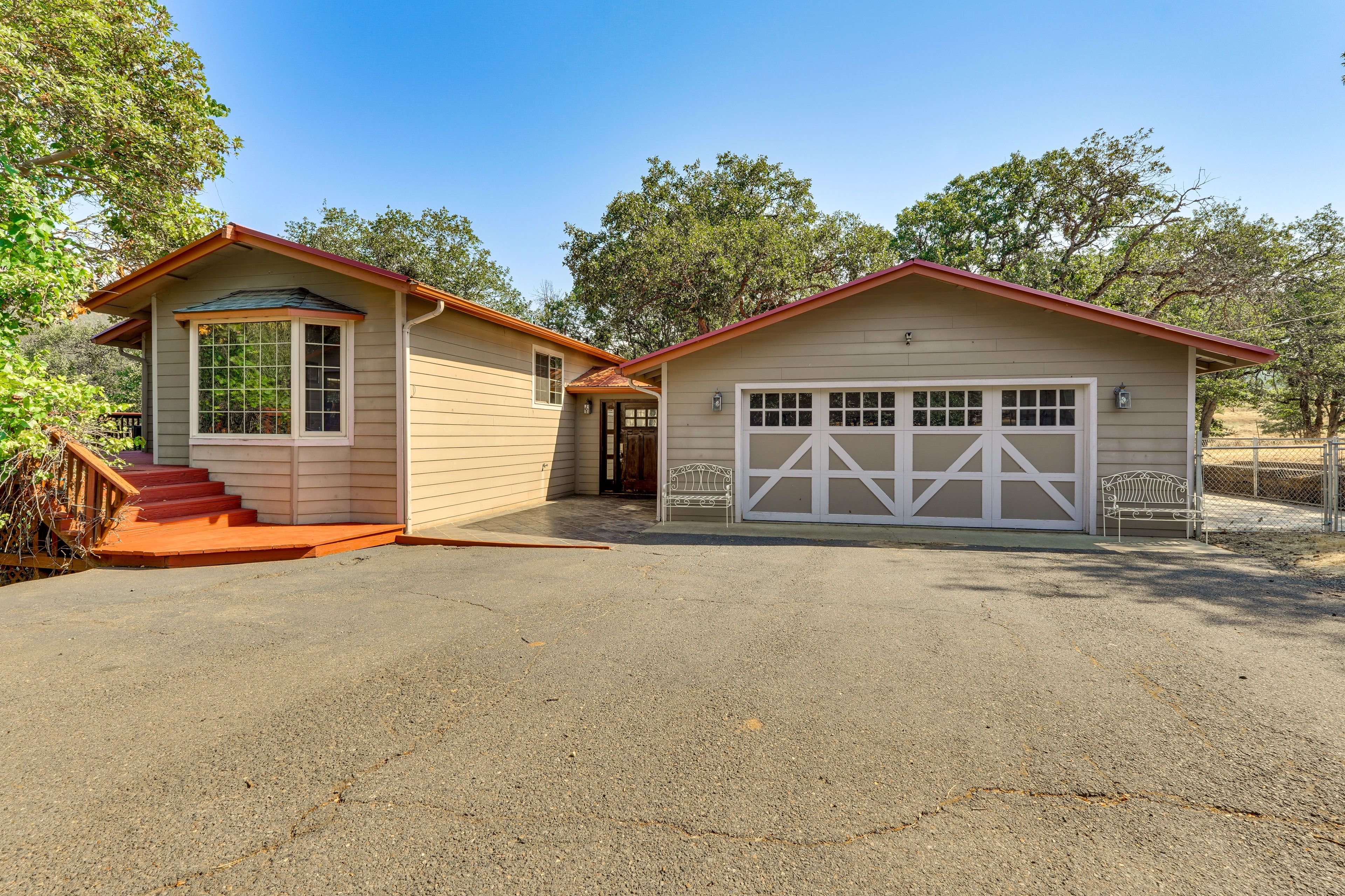 Parking | Garage (2 Vehicles) | Driveway (3 Vehicles)
