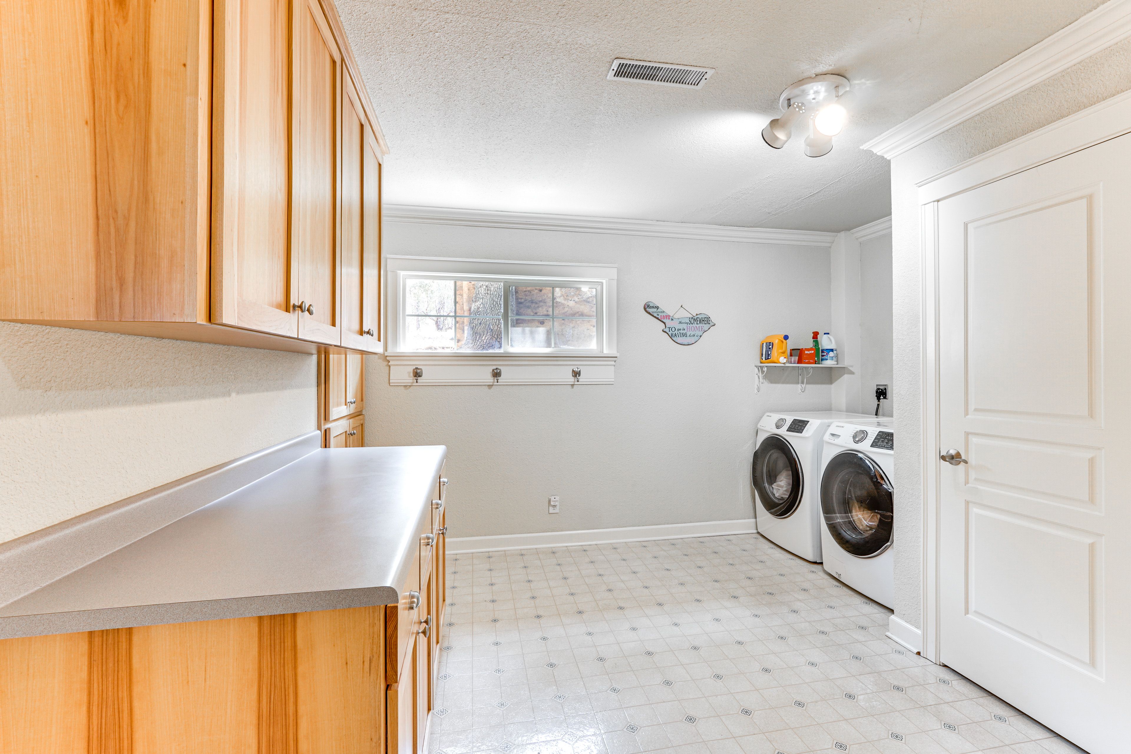 Laundry | Detergent Provided | Lower Floor