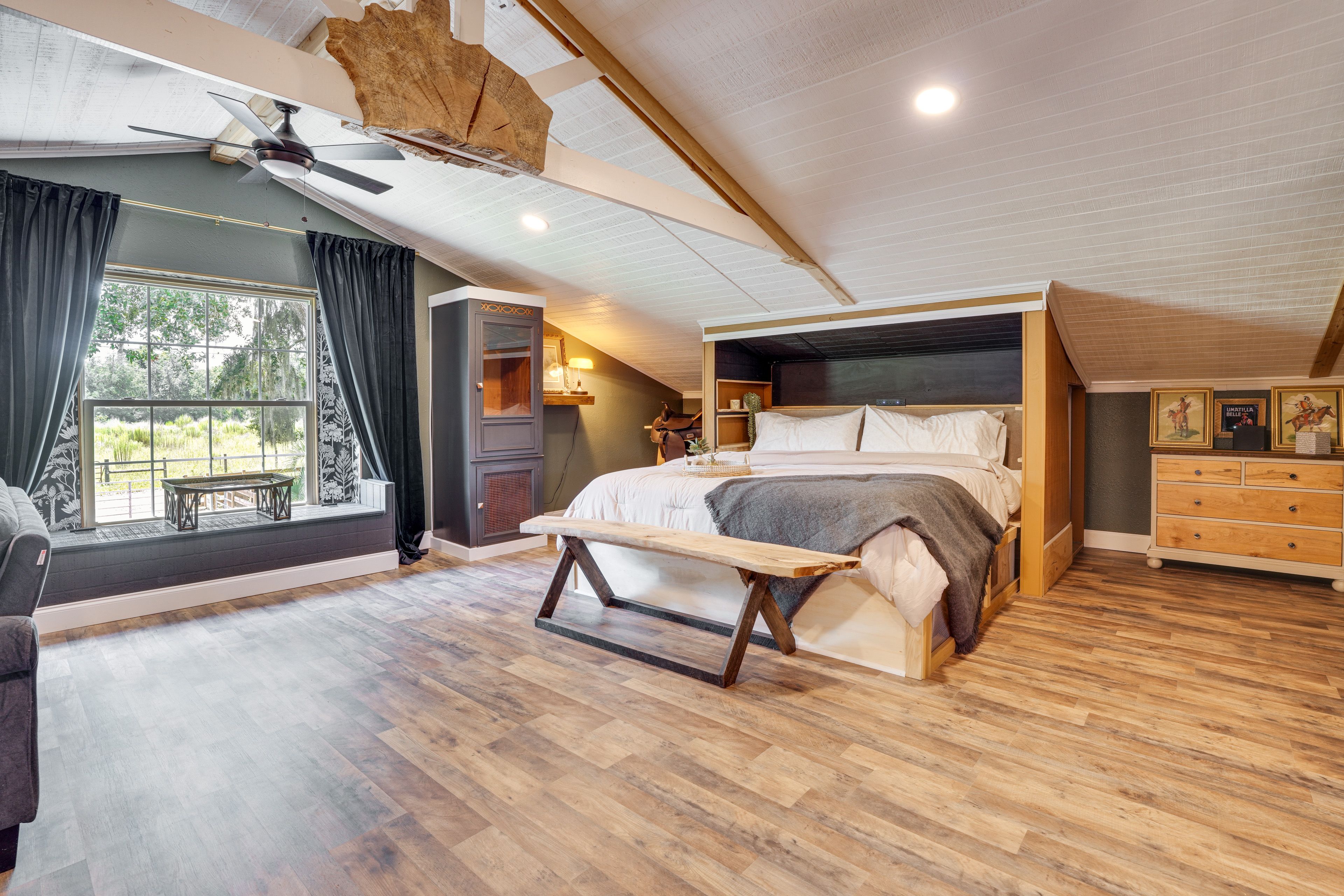 Studio | Main Level | King Bed | Linens Provided | Flat-Screen TV w/ Cable