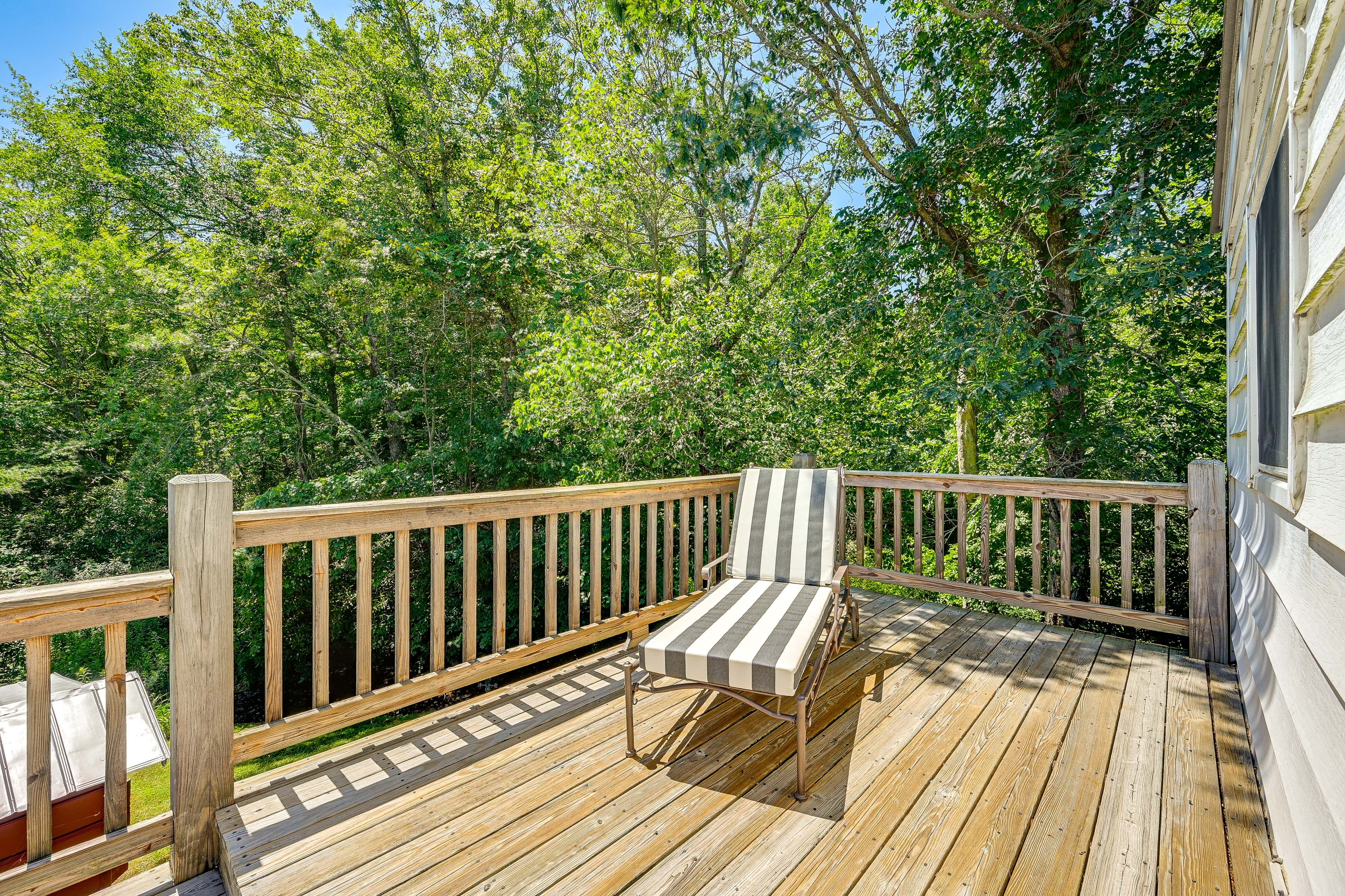 Deck | Outdoor Dining Area