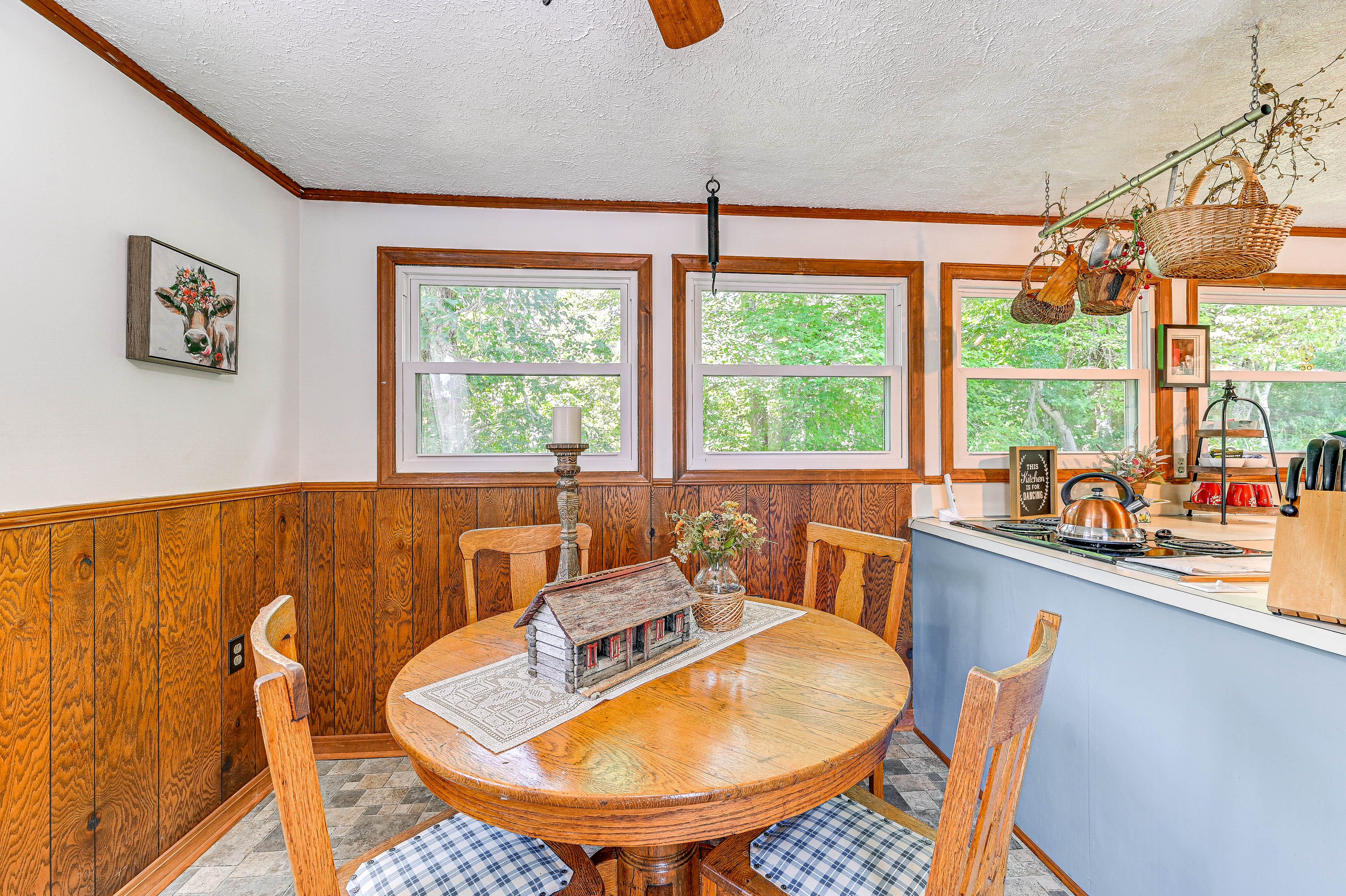 Breakfast Nook | 1st Floor