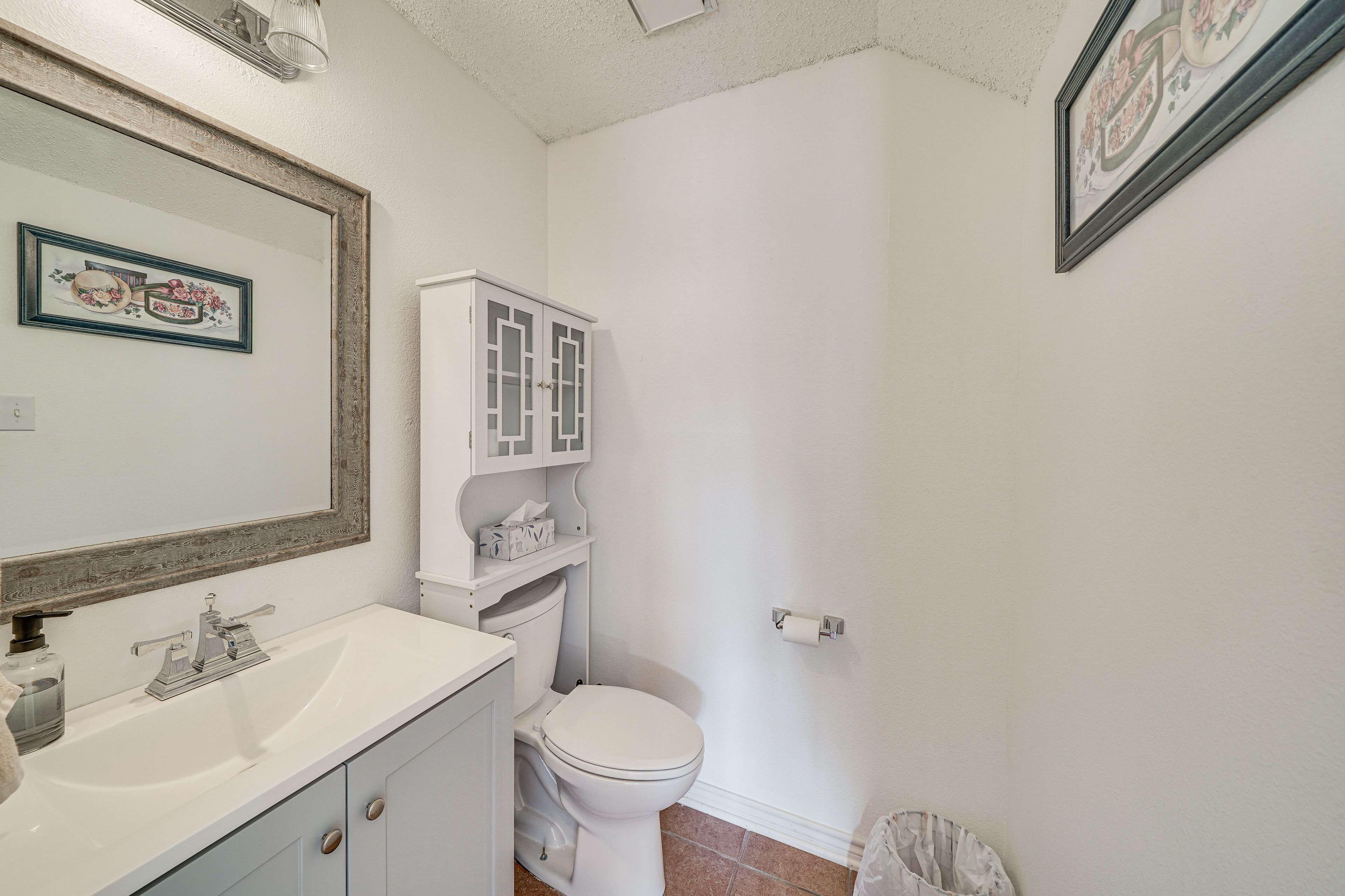 Half Bathroom | 1st Floor