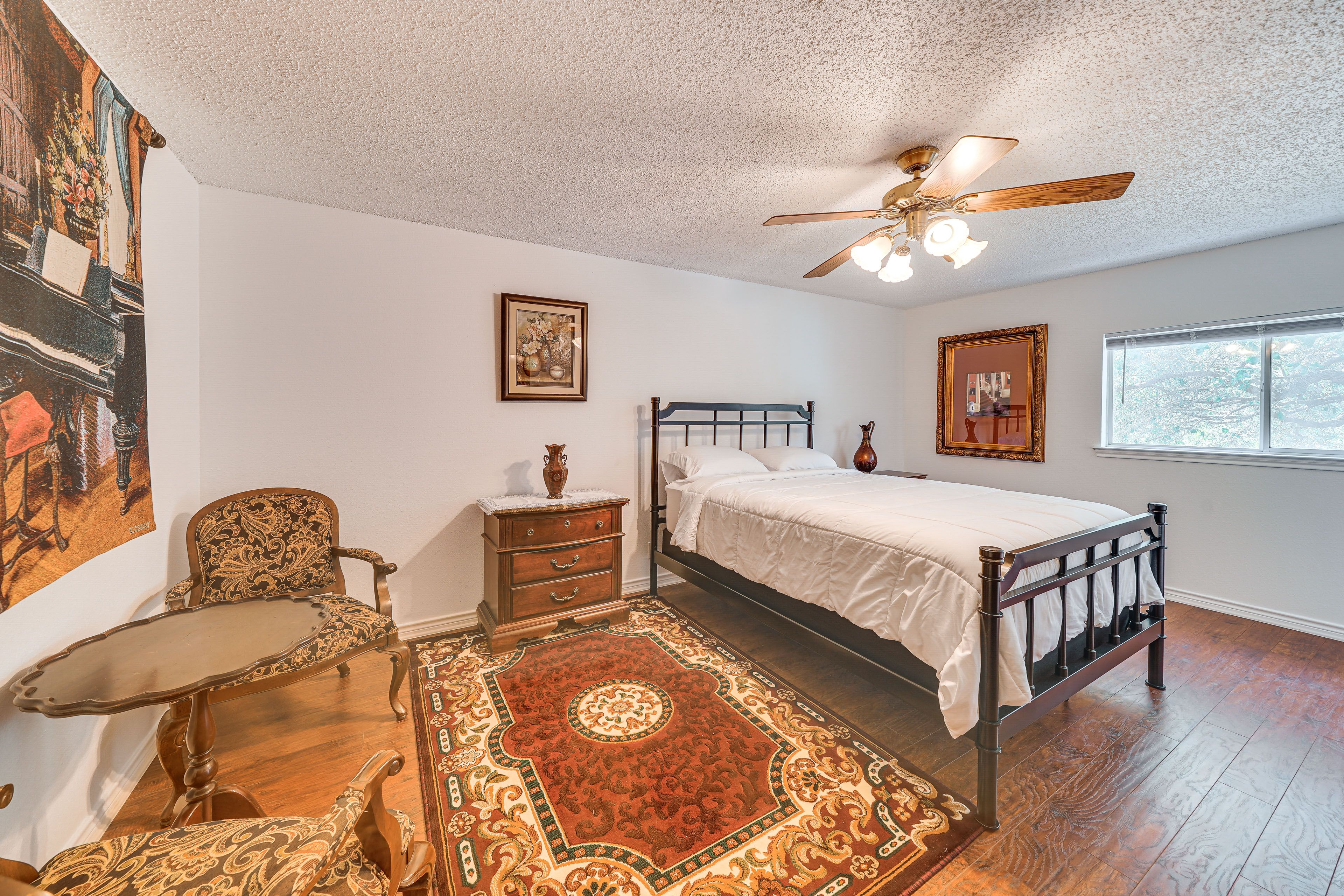 Bedroom 2 | 2nd Floor | Queen Bed | Smart TV