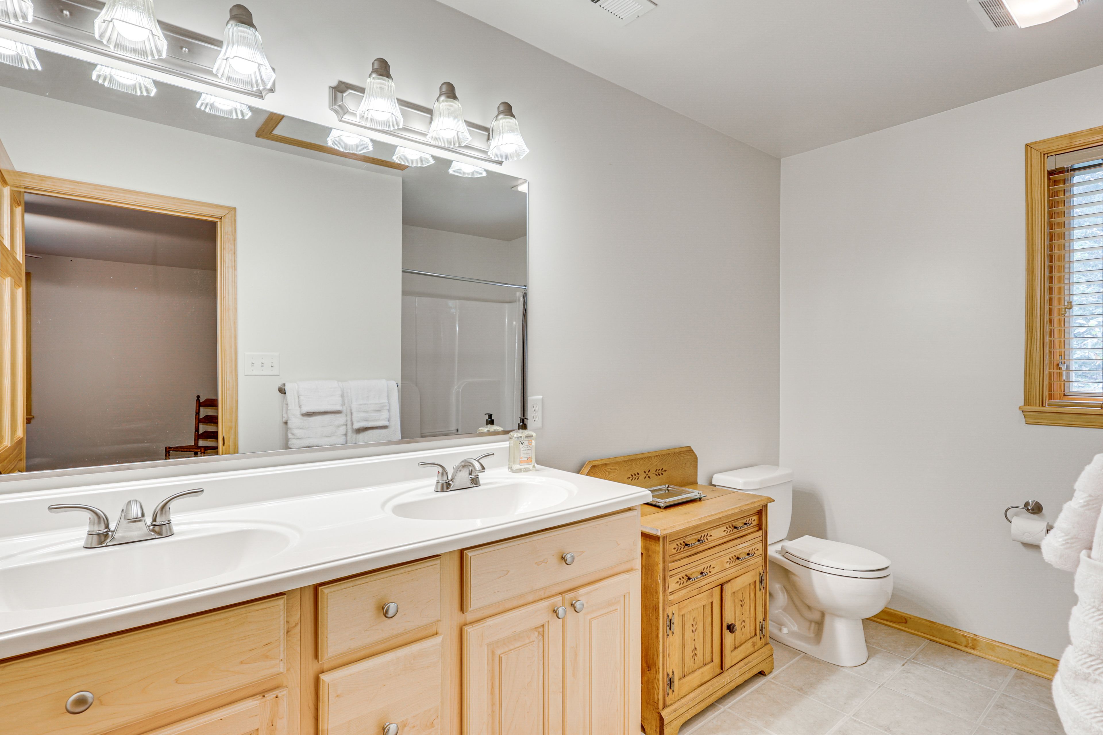 Full Bathroom | Complimentary Toiletries | Upper Floor