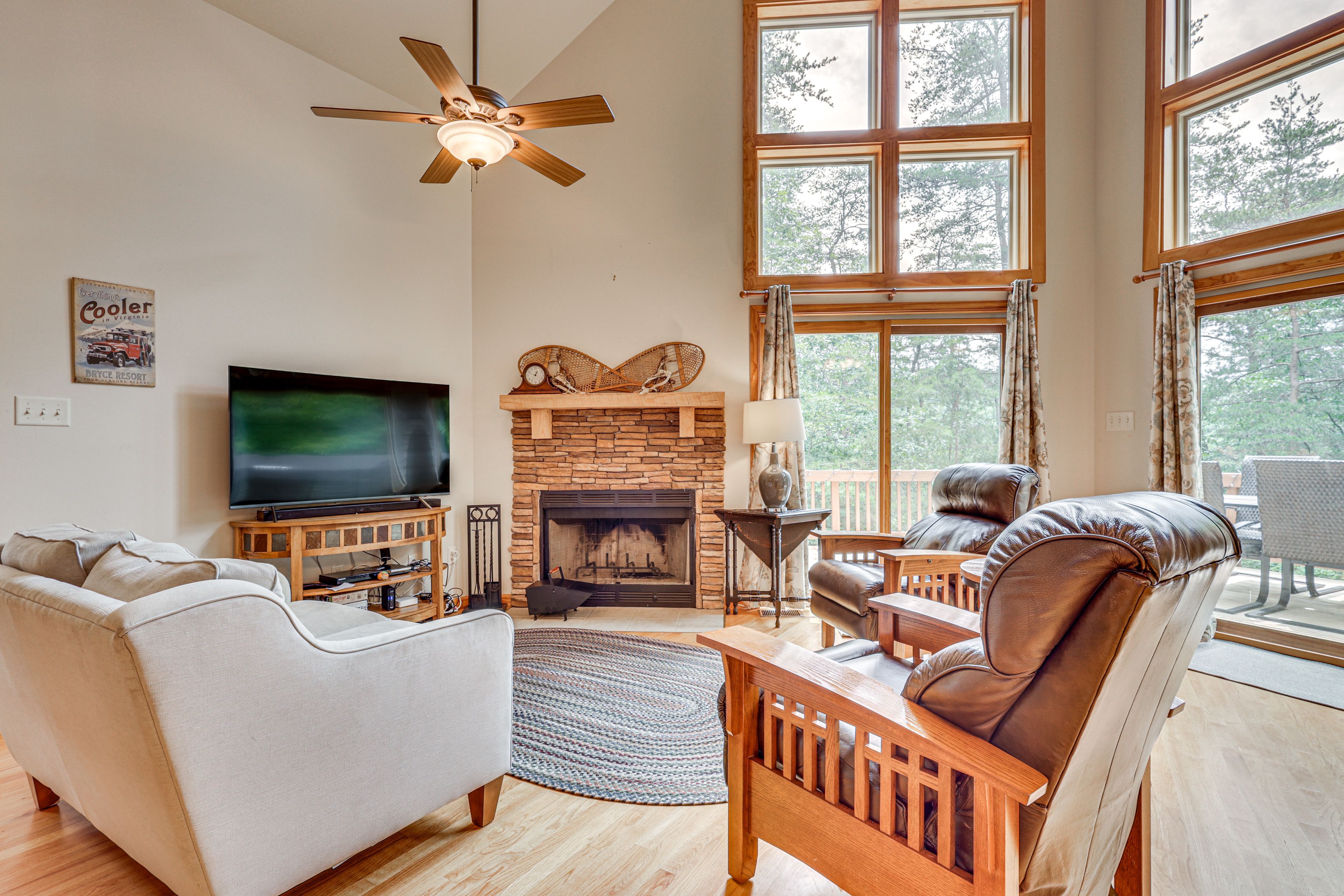 Living Area | Fireplace (Decorative Only) | Flat-Screen TV | Main Floor