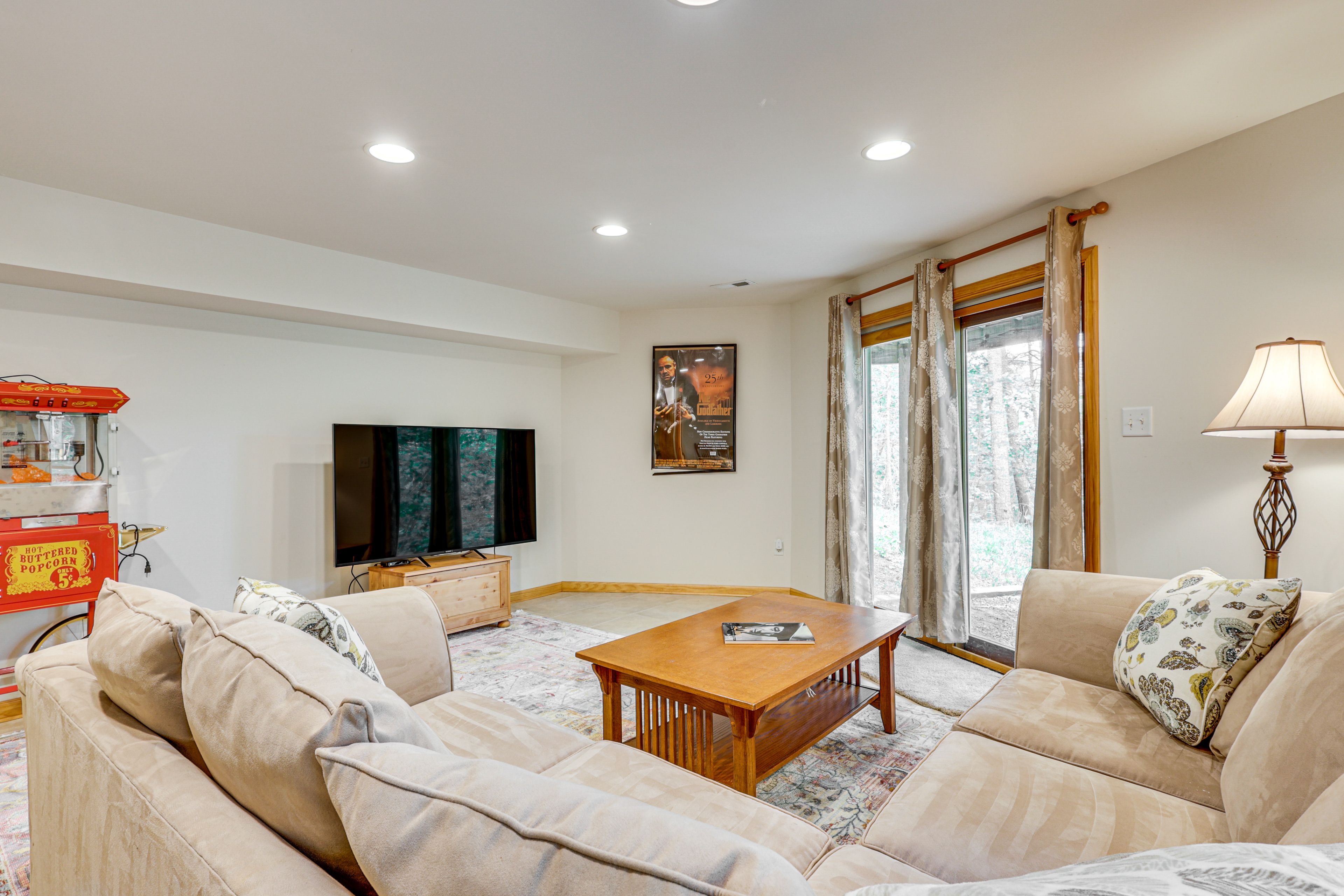 Addt'l Living Area | Flat-Screen TV | Popcorn Machine | Lower Floor