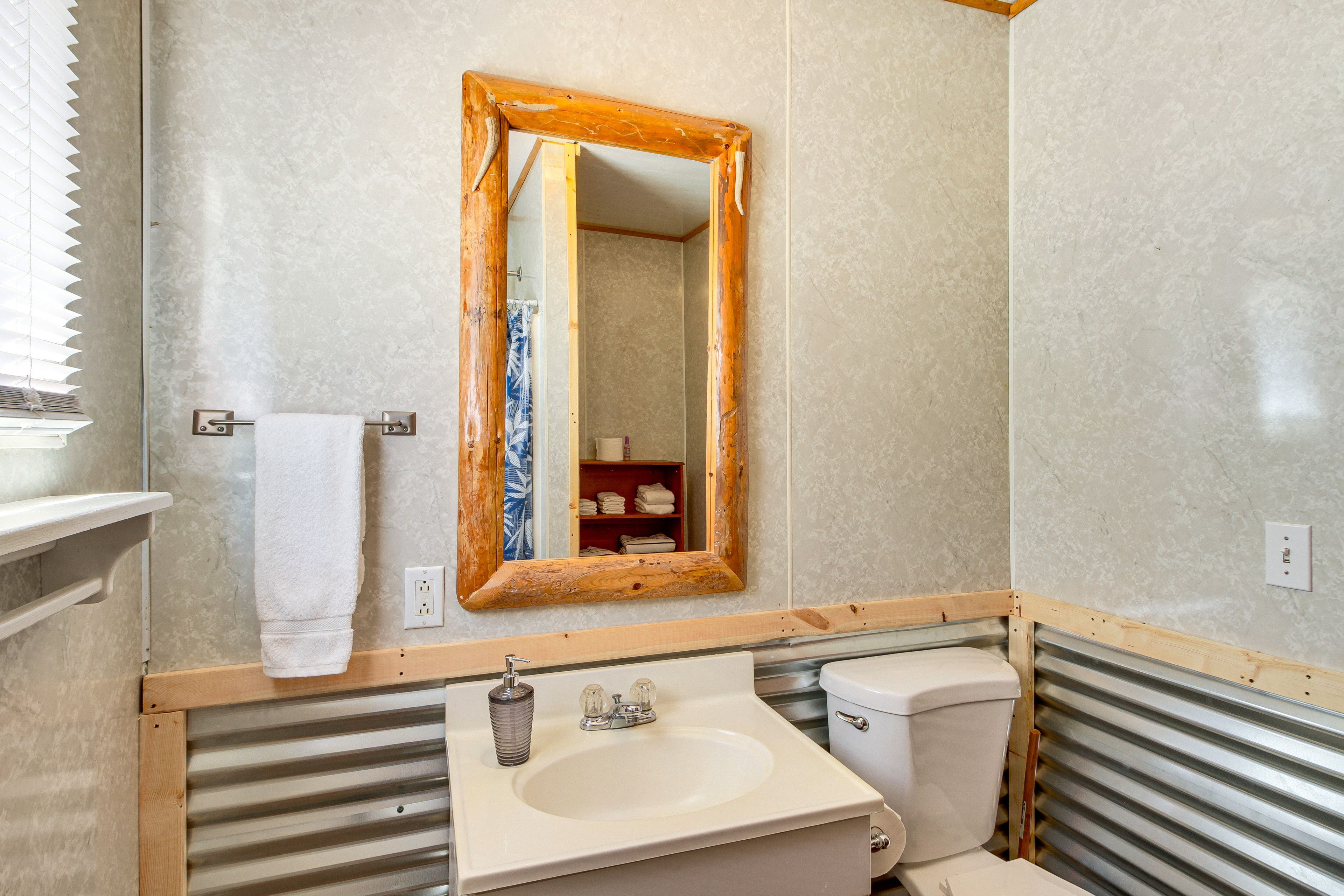 Full Bathroom | Walk-In Shower
