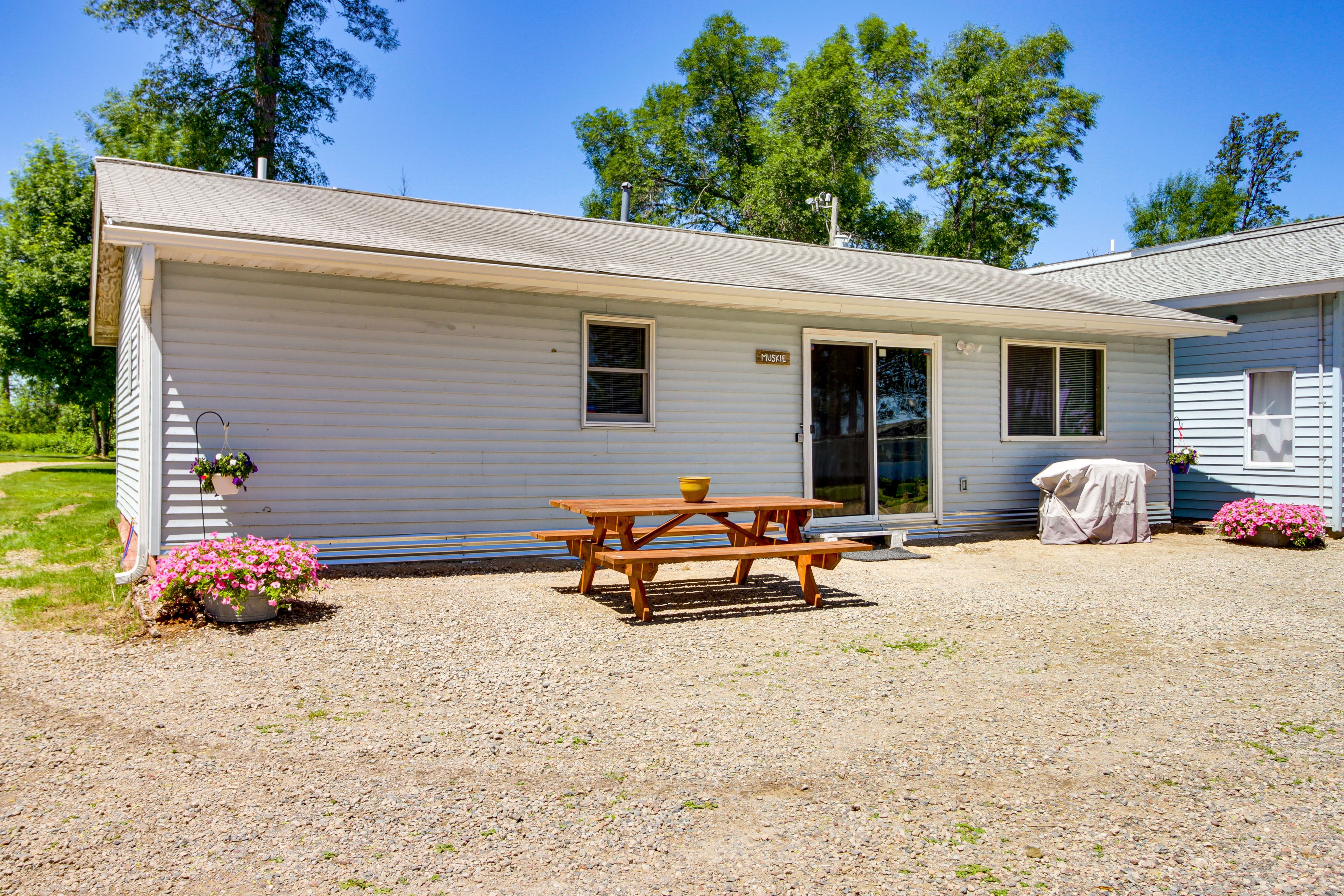 Outdoor Space | Gas Grill | Picnic Table