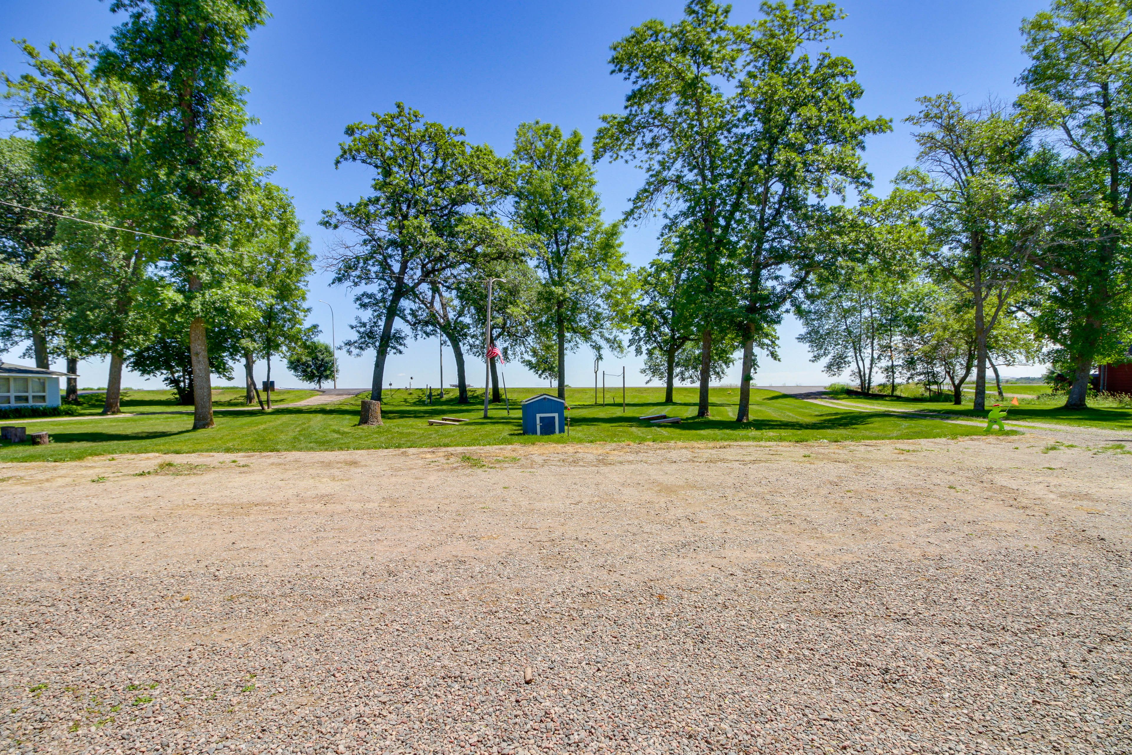 Parking | Gravel Driveway (4 Vehicles)