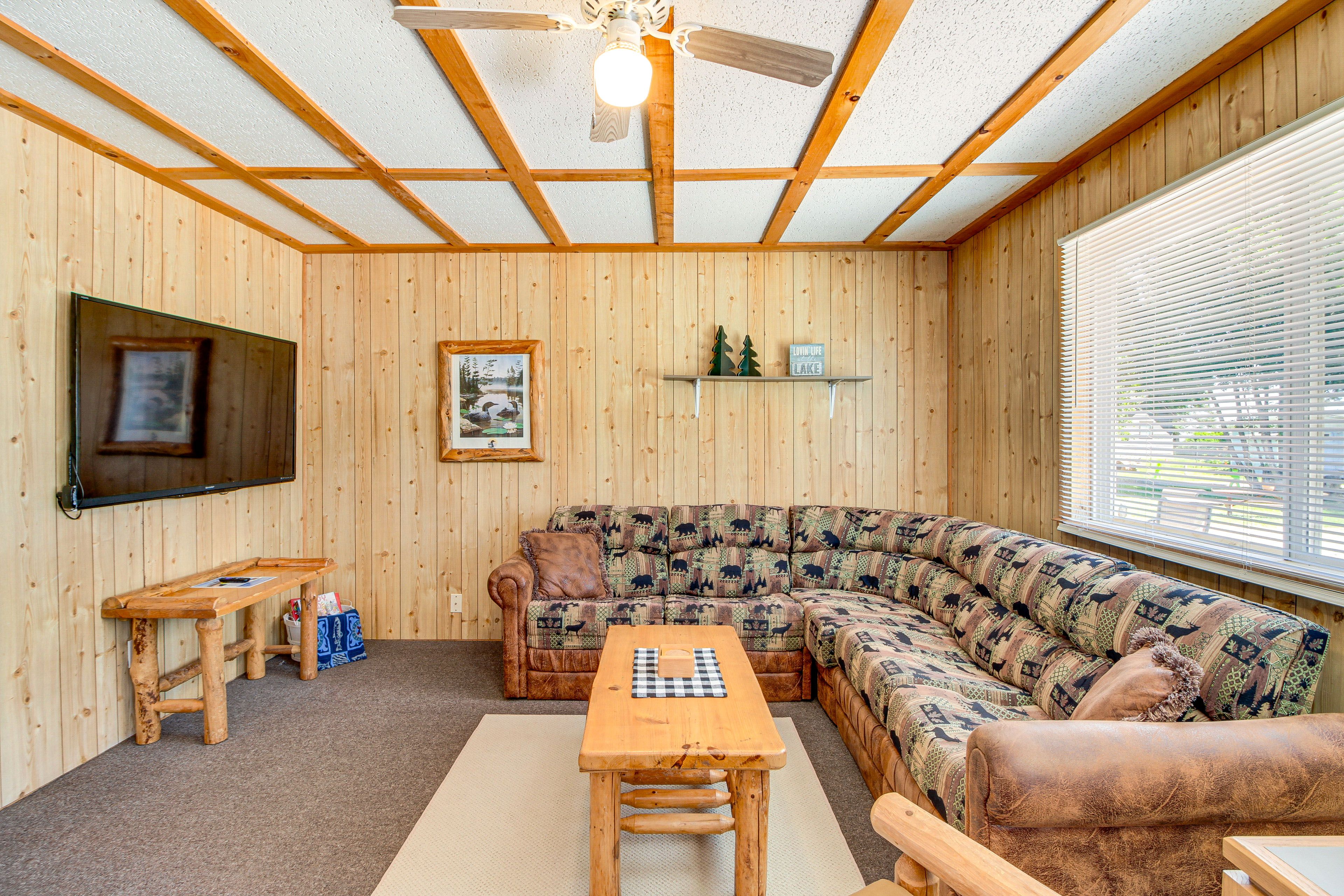 Living Room | Smart TV