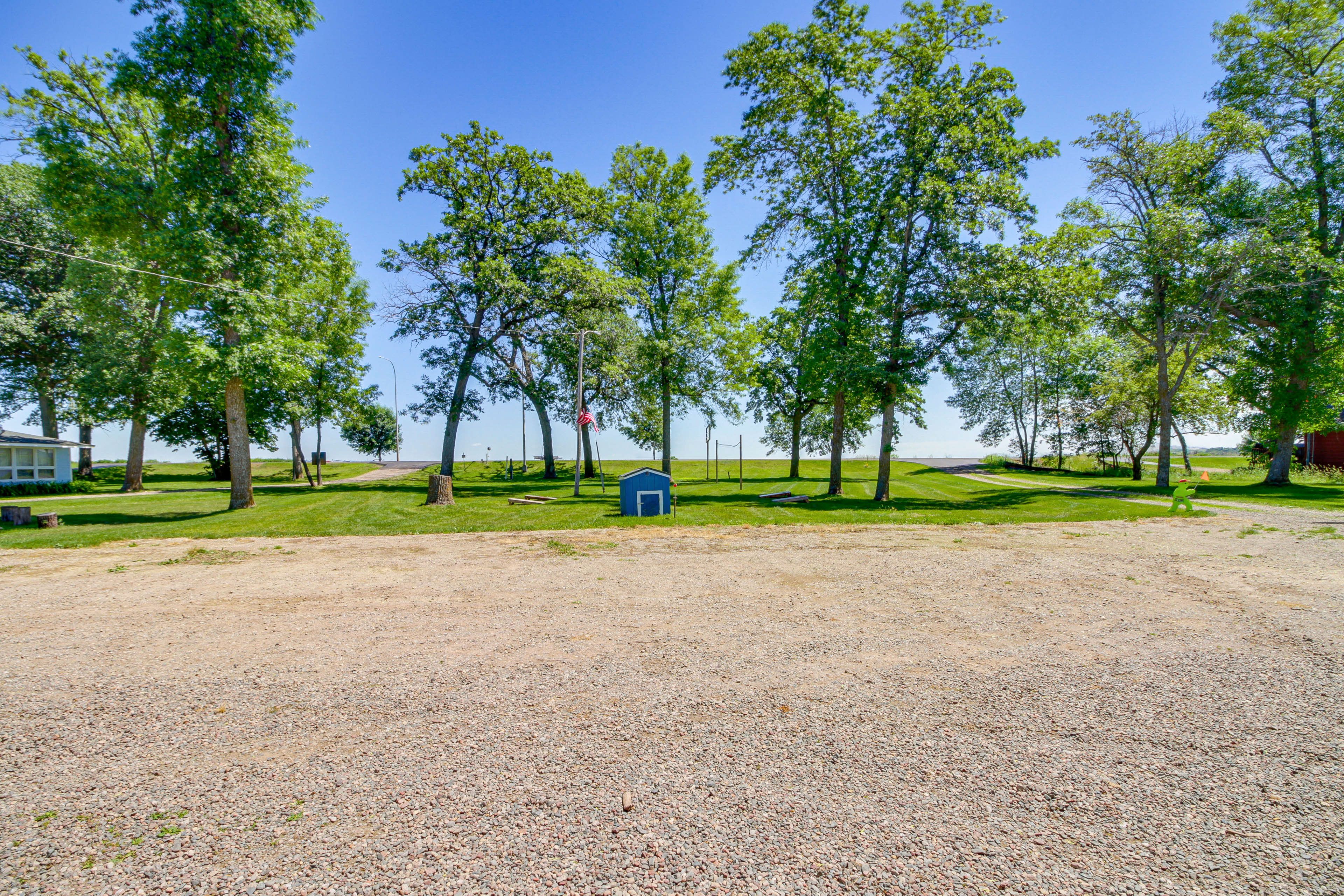 Parking | Gravel Driveway (4 Vehicles)