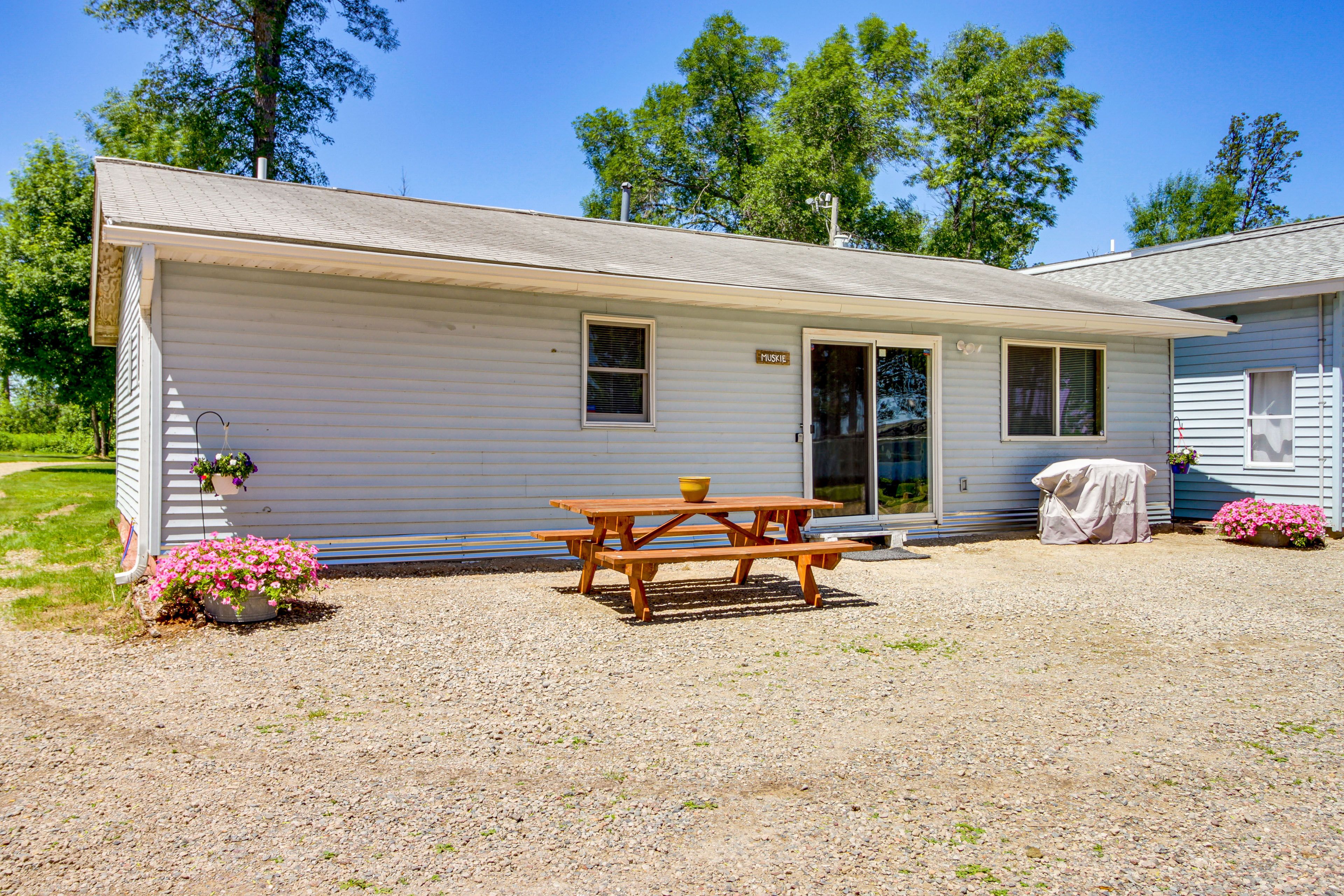 Outdoor Space | Gas Grill | Picnic Table
