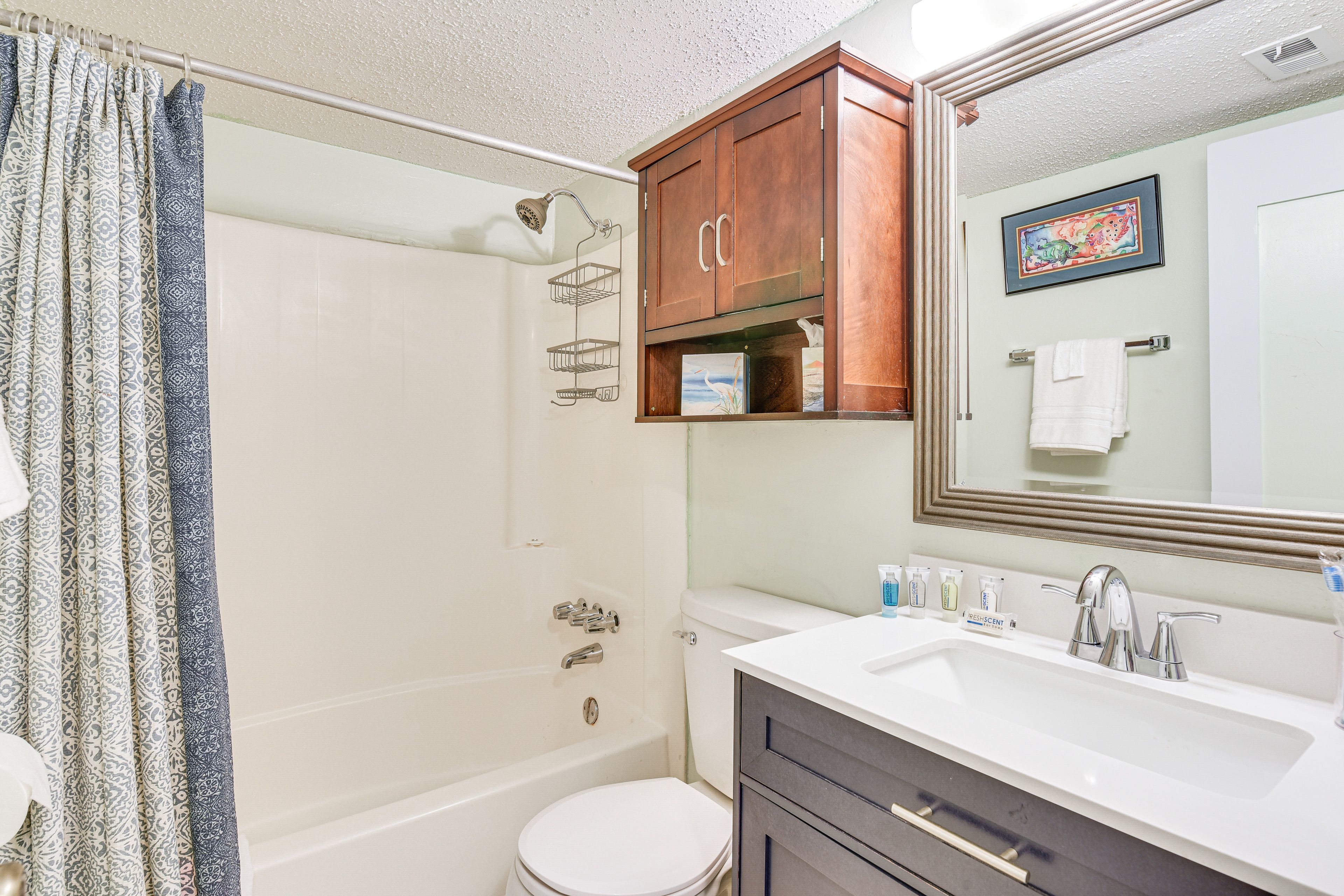 Full Bathroom | Complimentary Toiletries