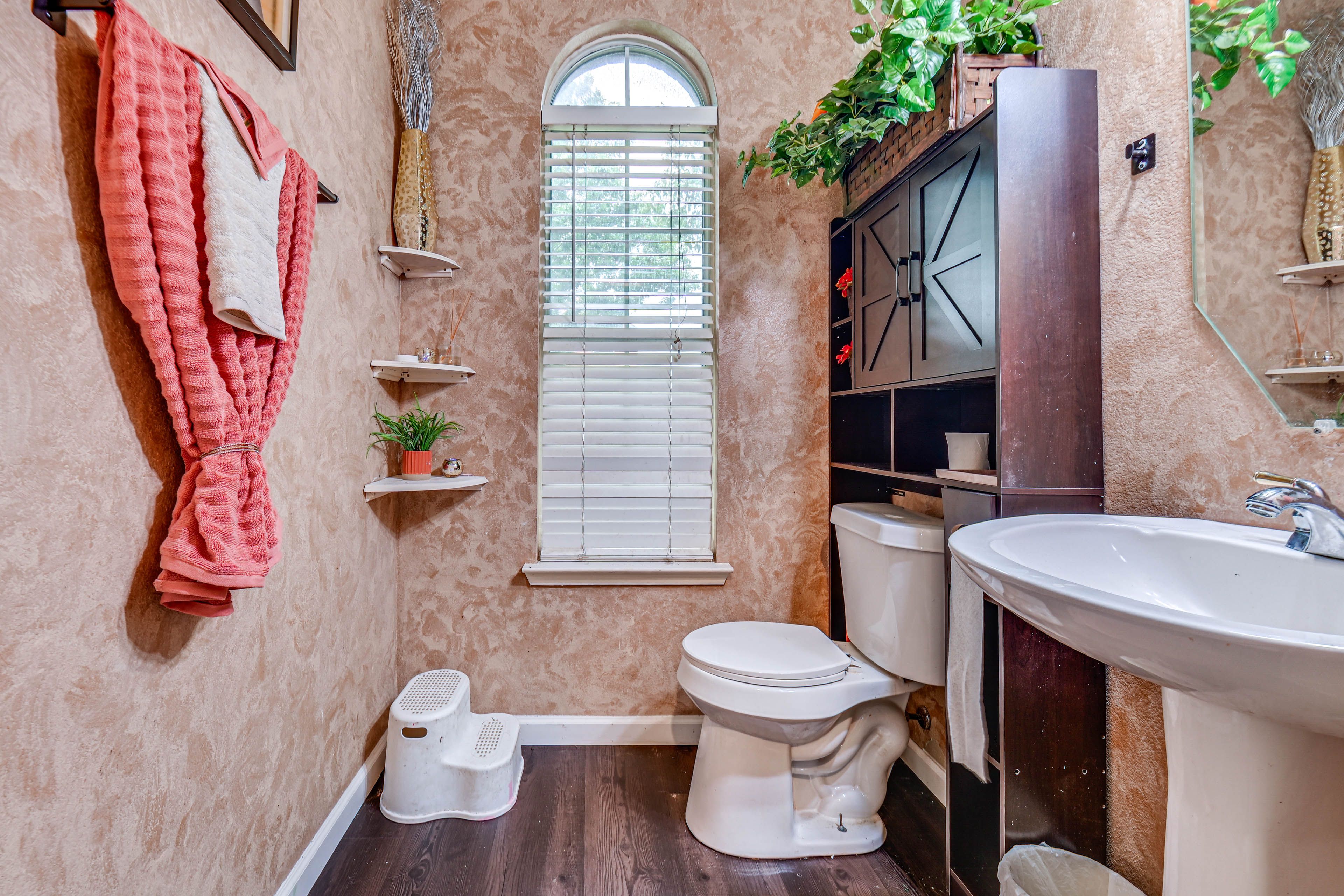 Half Bathroom | 1st Floor