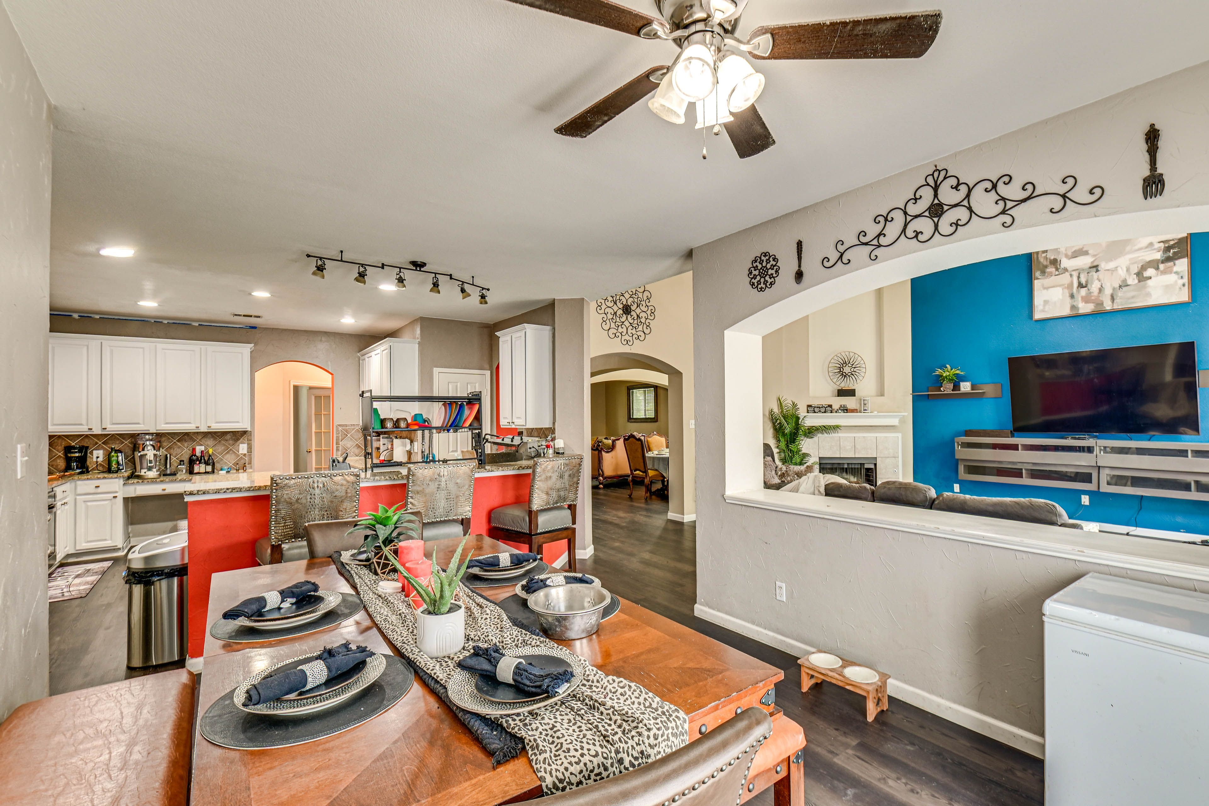 Eat-In Kitchen Area | 1st Floor