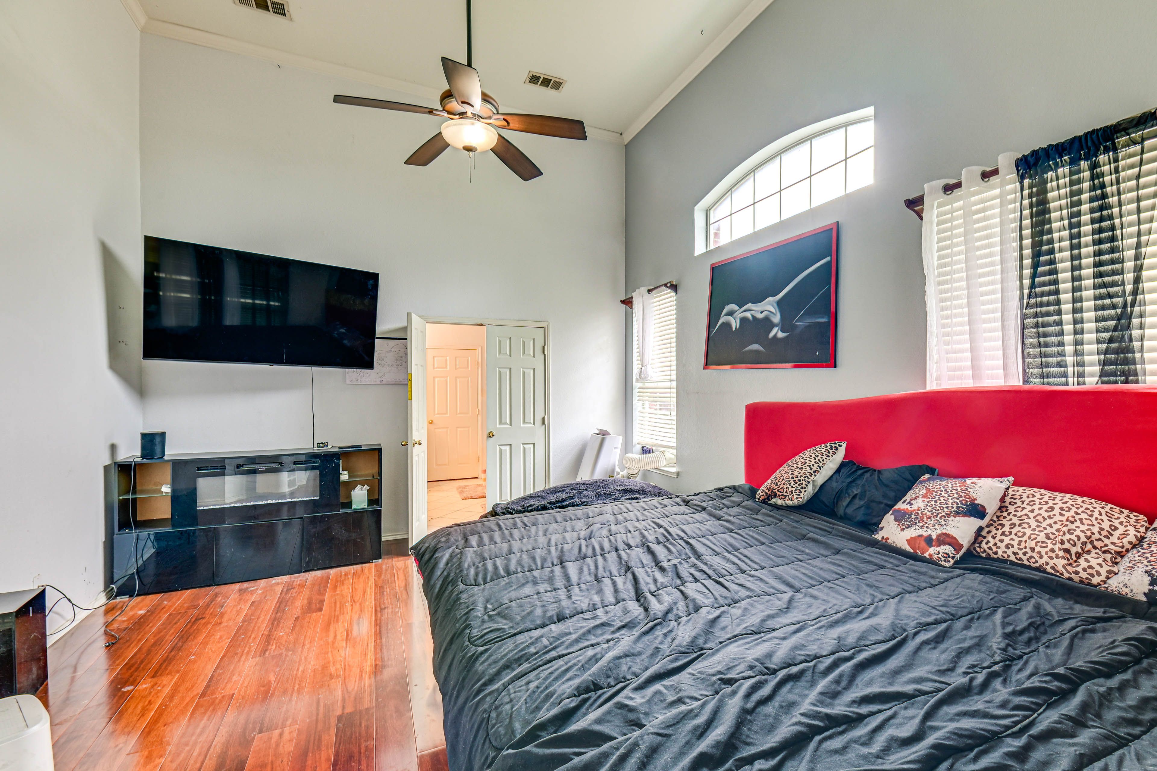 Bedroom 1 | California King Bed | 1st Floor