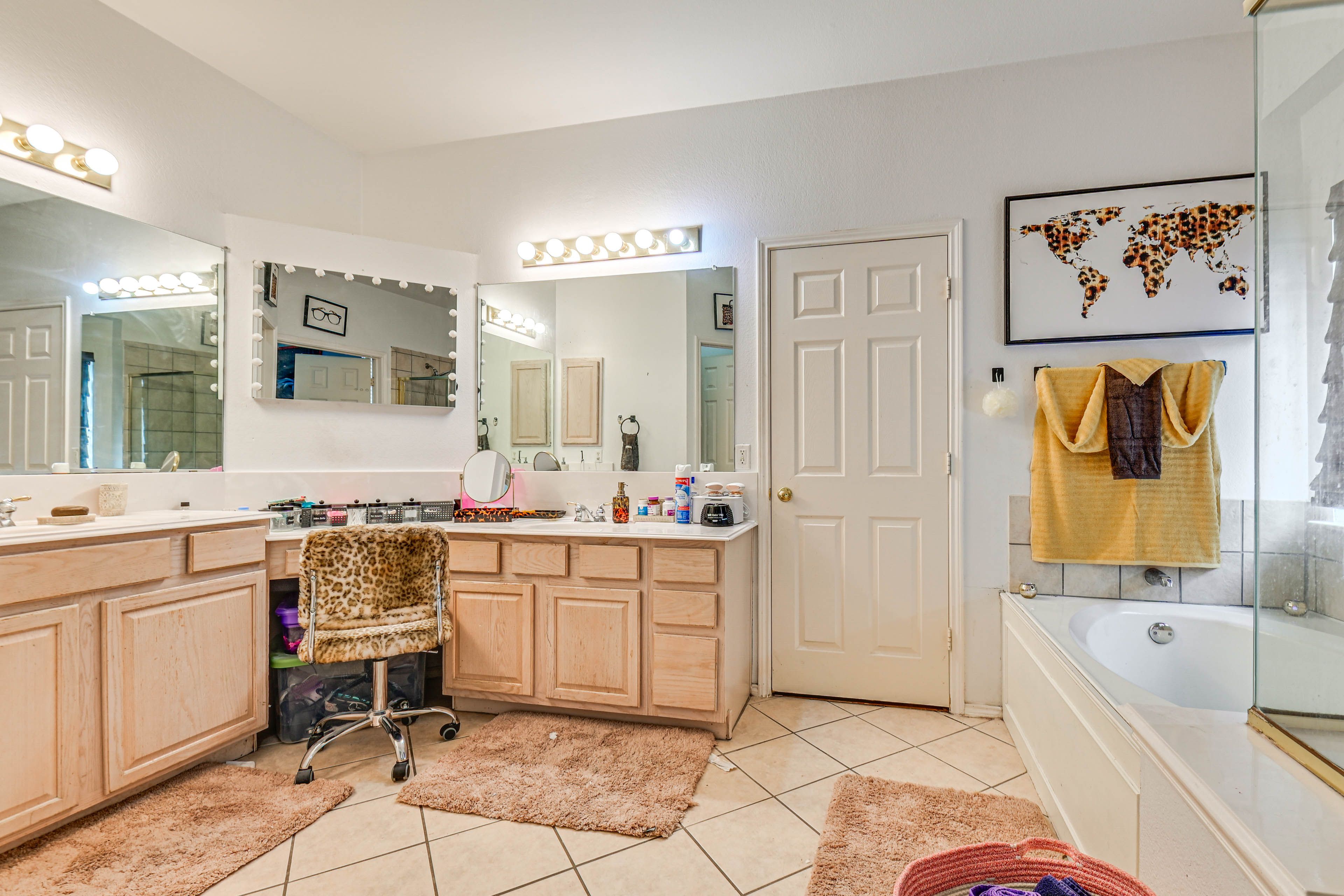 En-Suite Bathroom | Towels Provided | 1st Floor
