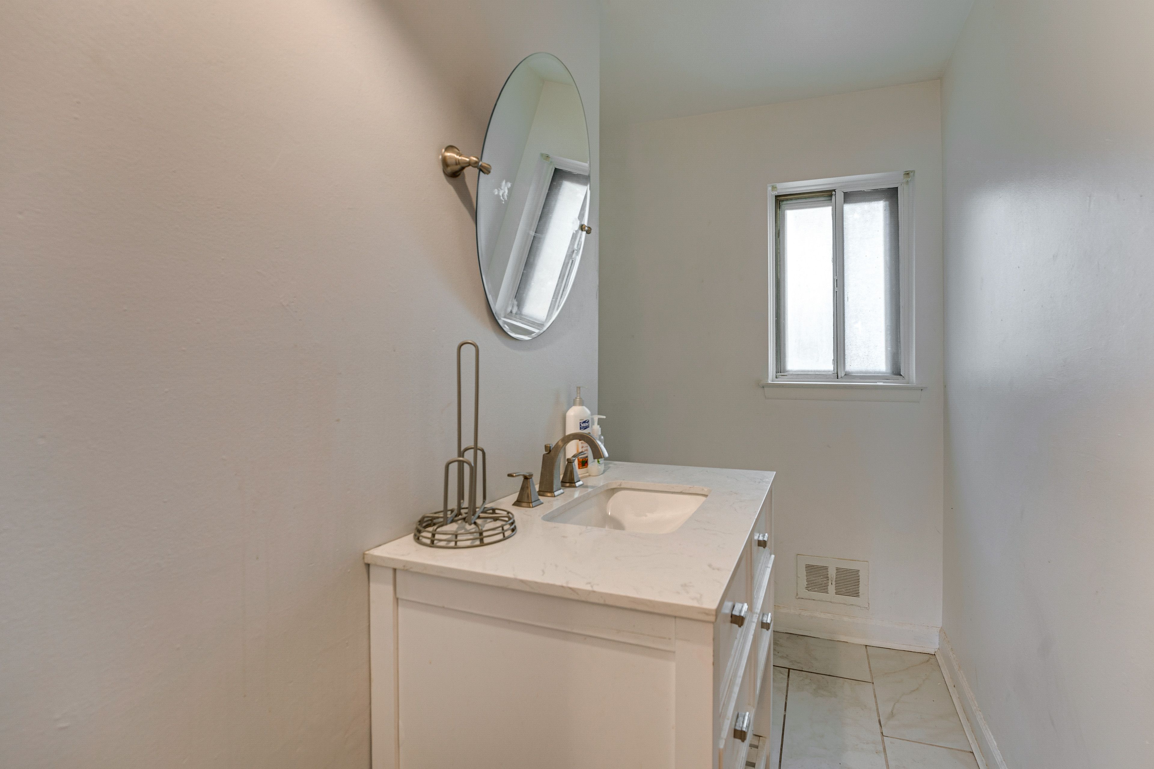 Half Bathroom | 1st Floor