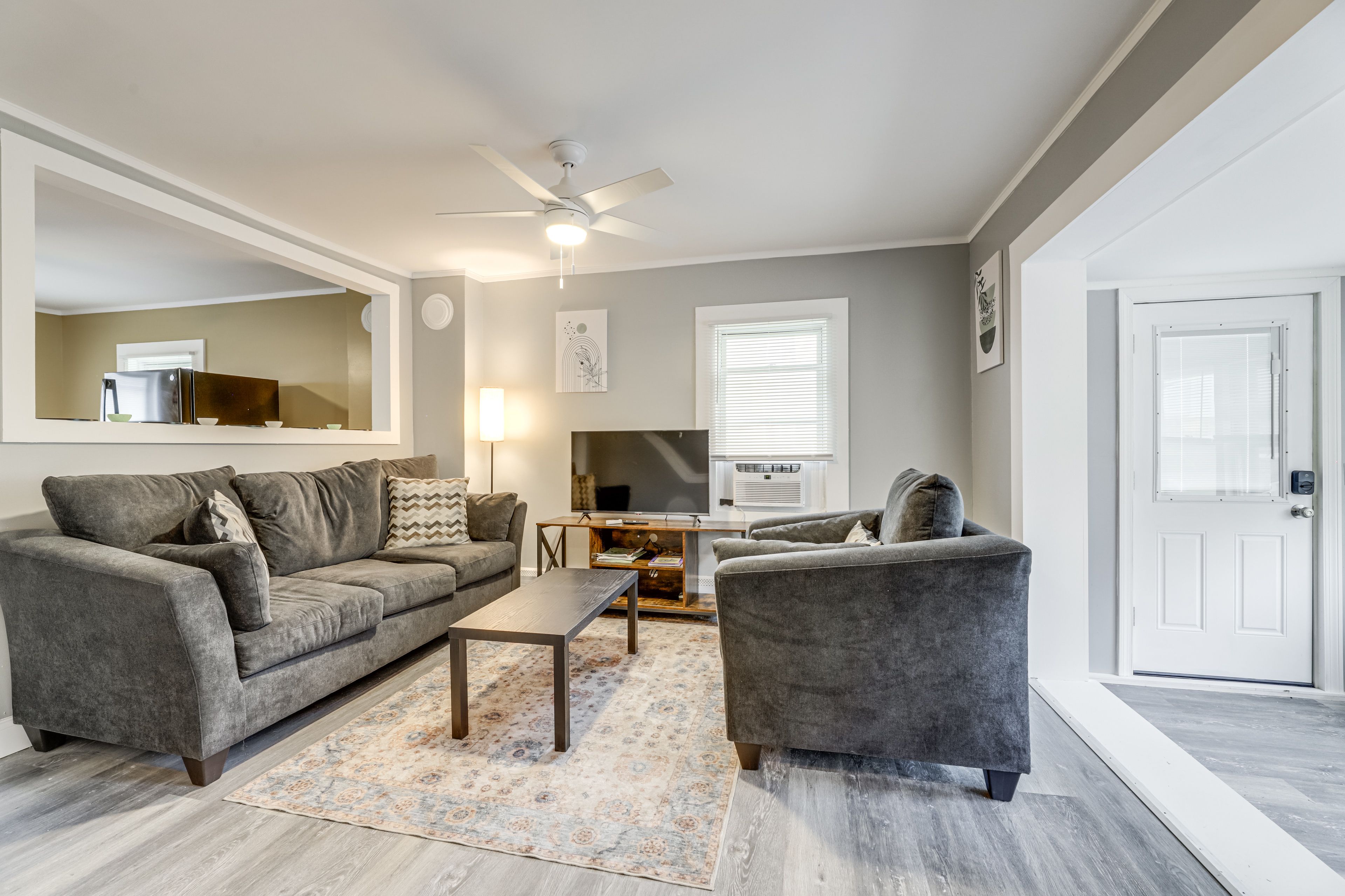 Living Room | Free WiFi | Smart TV | 1st Floor
