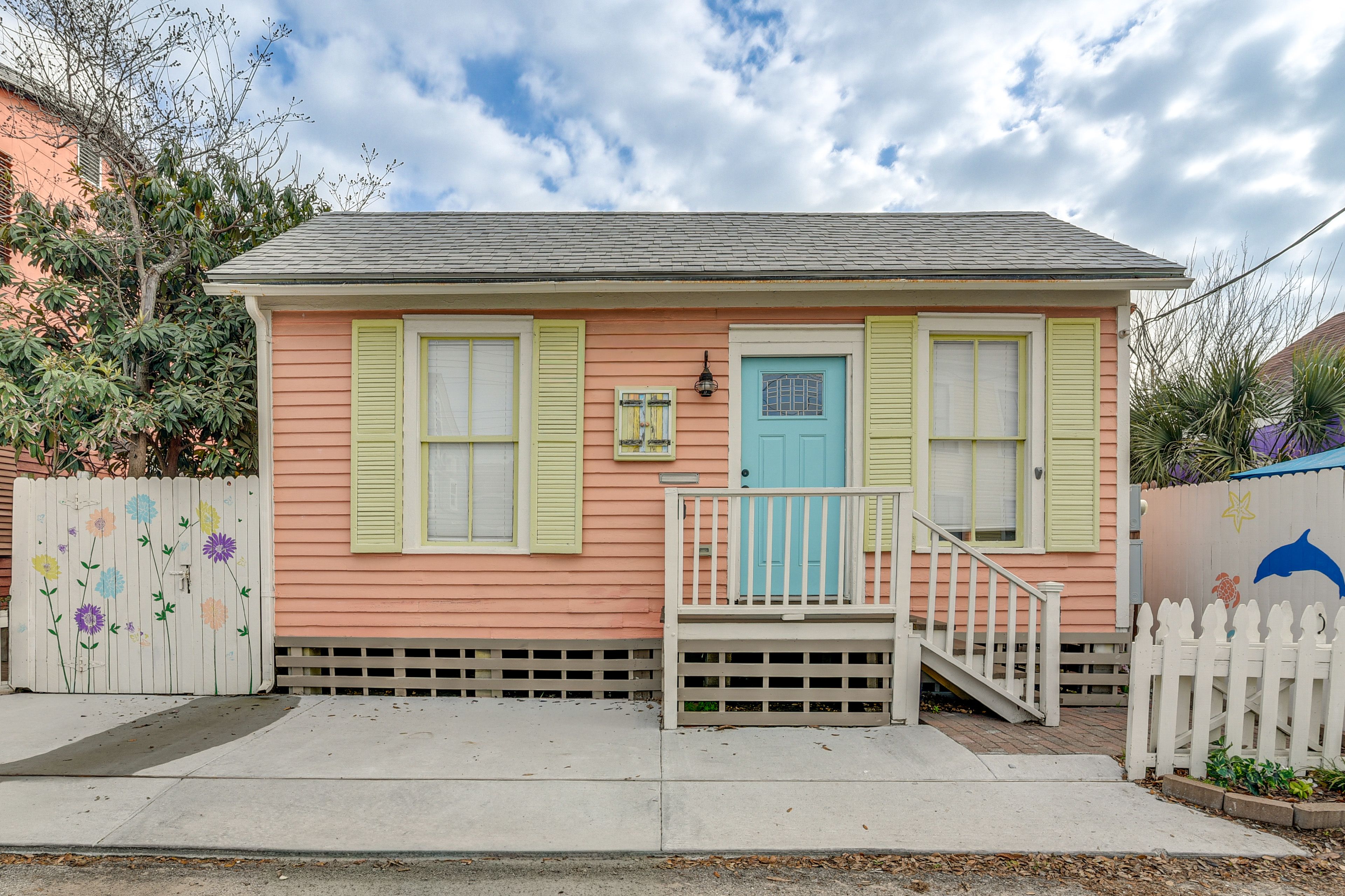 Galveston Vacation Rental | 1BR | 1BA | 552 Sq Ft | 5 Steps Required to Enter