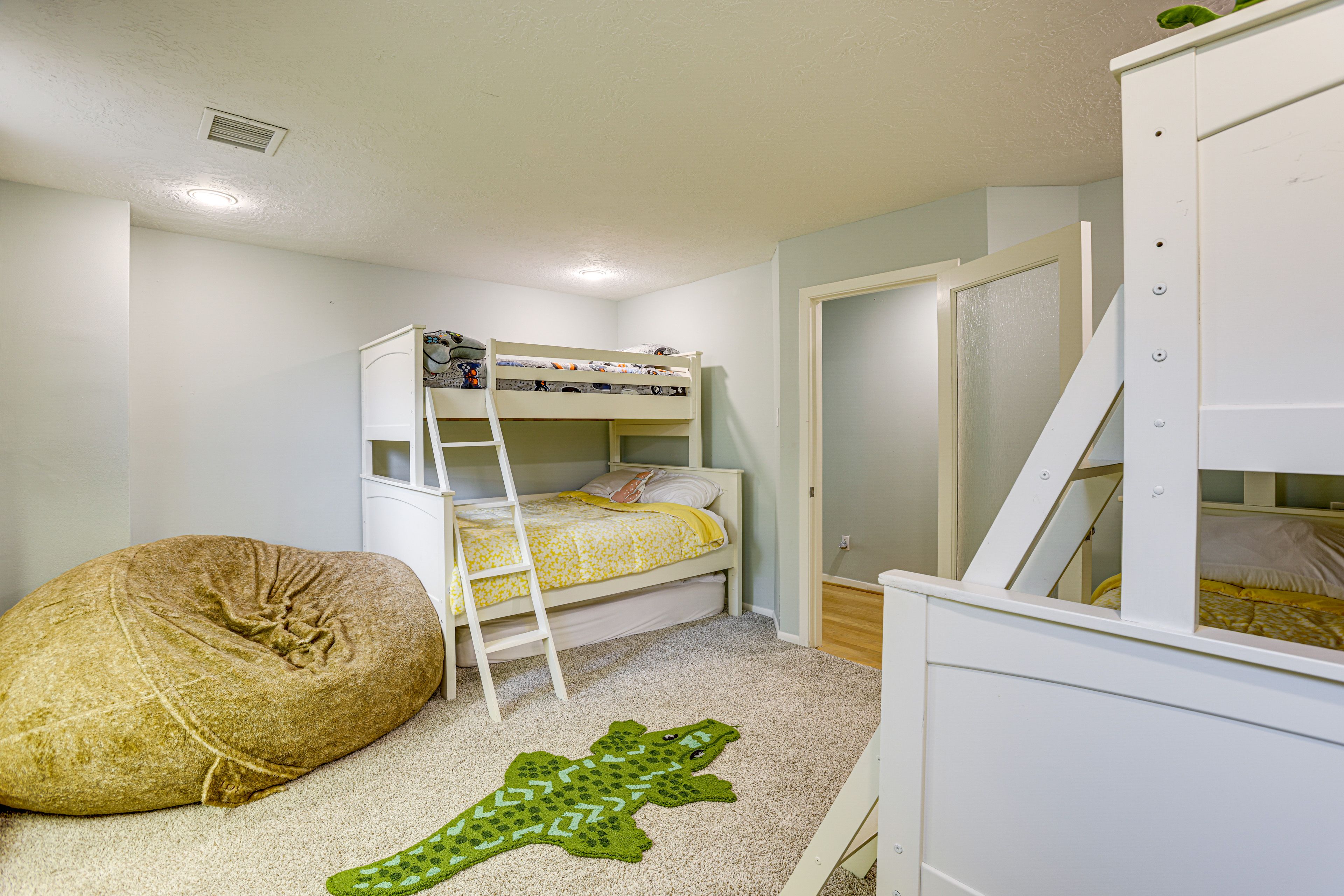 Bedroom 2 | 1st Floor | 2 Twin/Full Bunk Beds w/ Twin Trundles