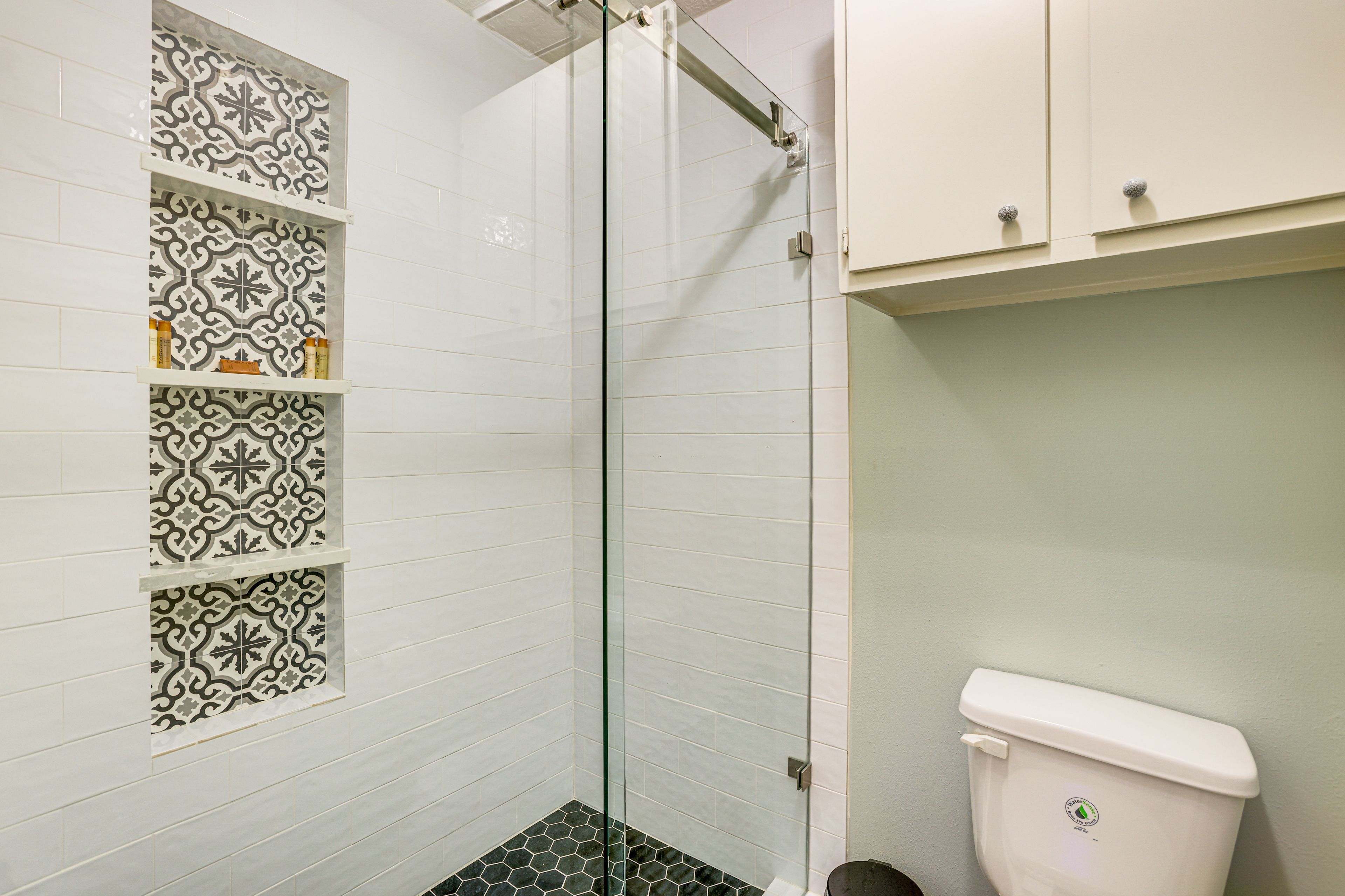 Full Bathroom | 2nd Floor