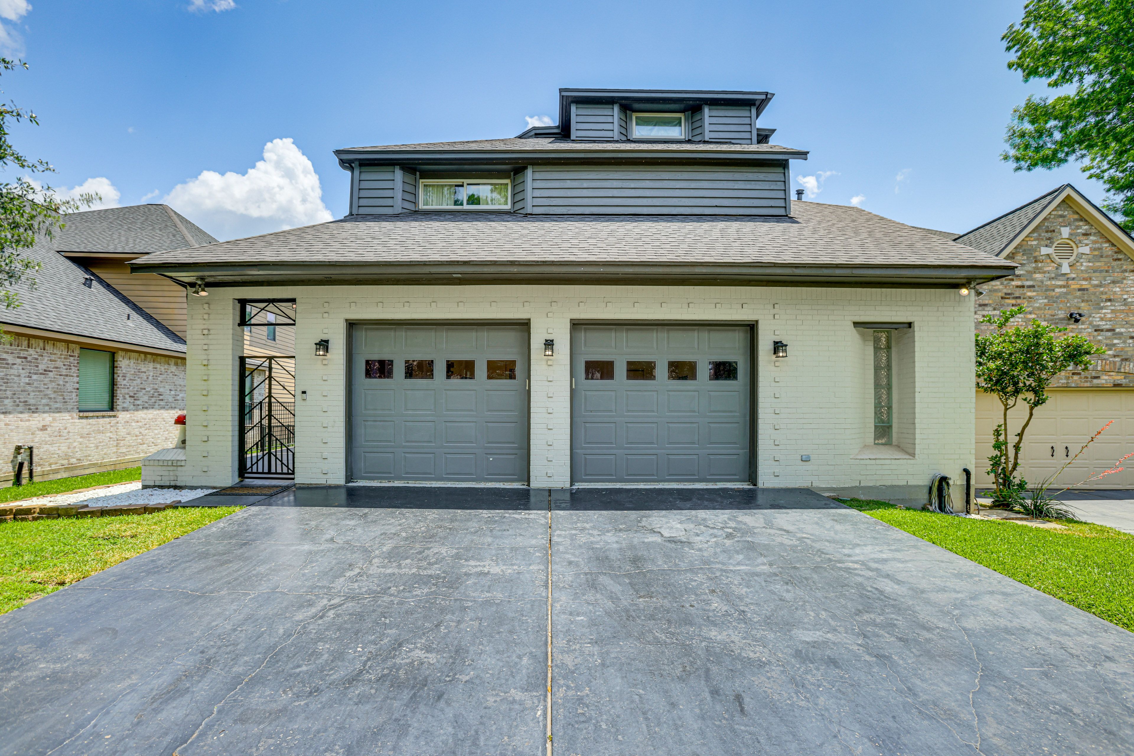 Parking | Driveway (3 Vehicles)