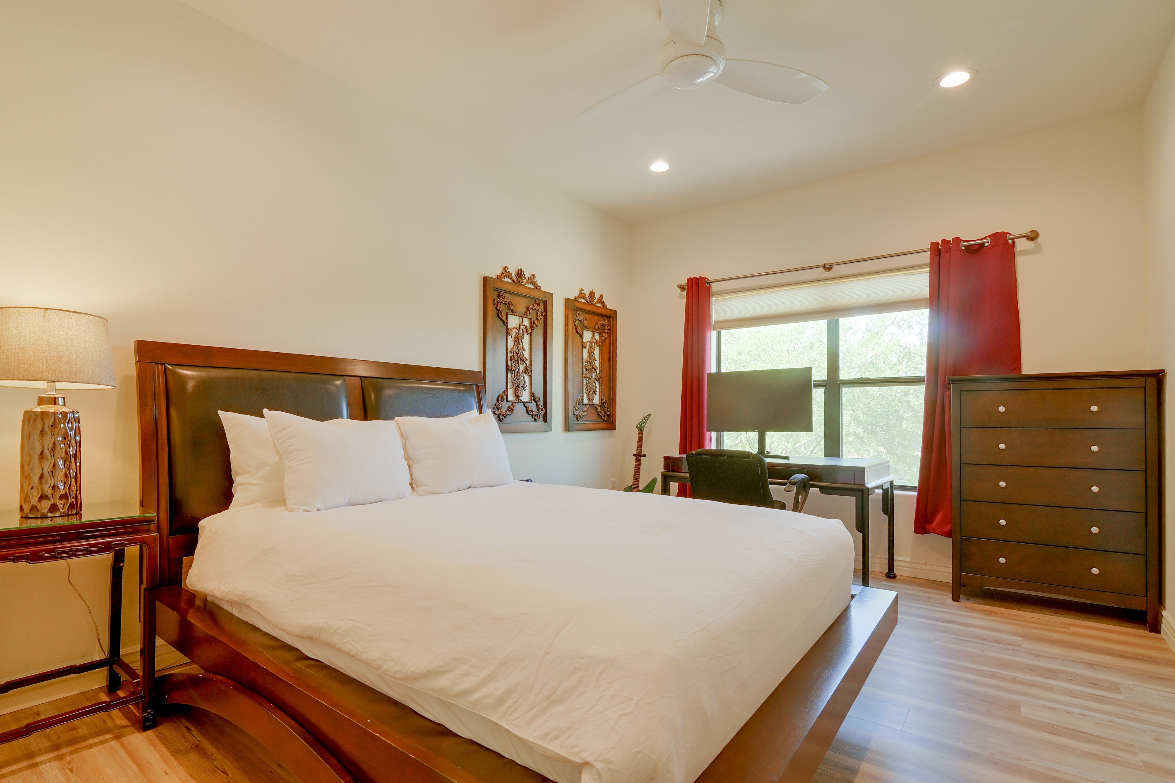 Bedroom 2 | Queen Bed | Smart TV | Office Space