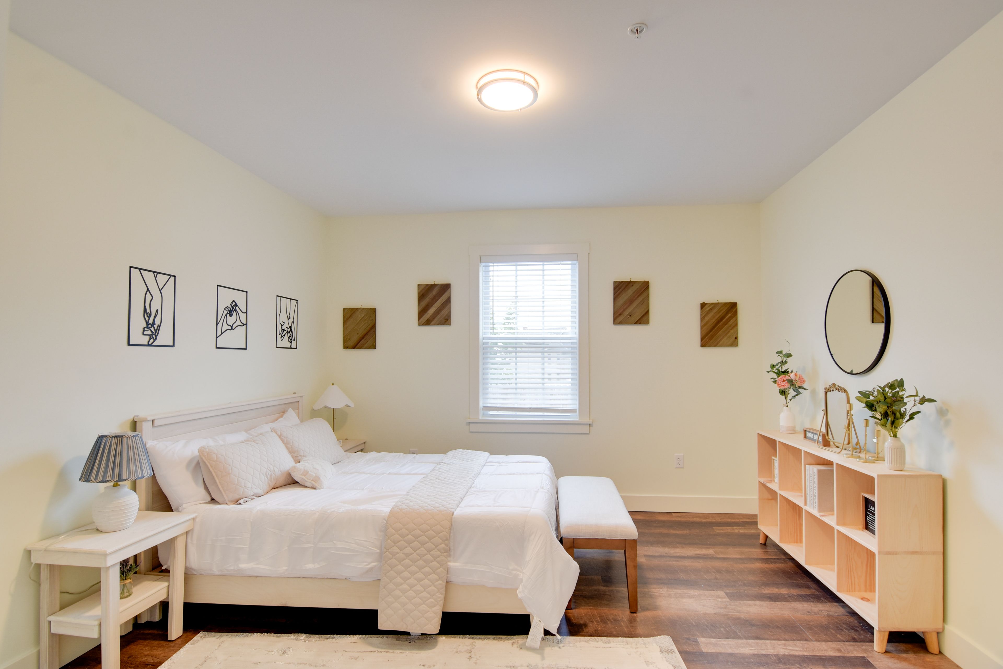 Bedroom Suite | Queen Bed | Walk-In Closet