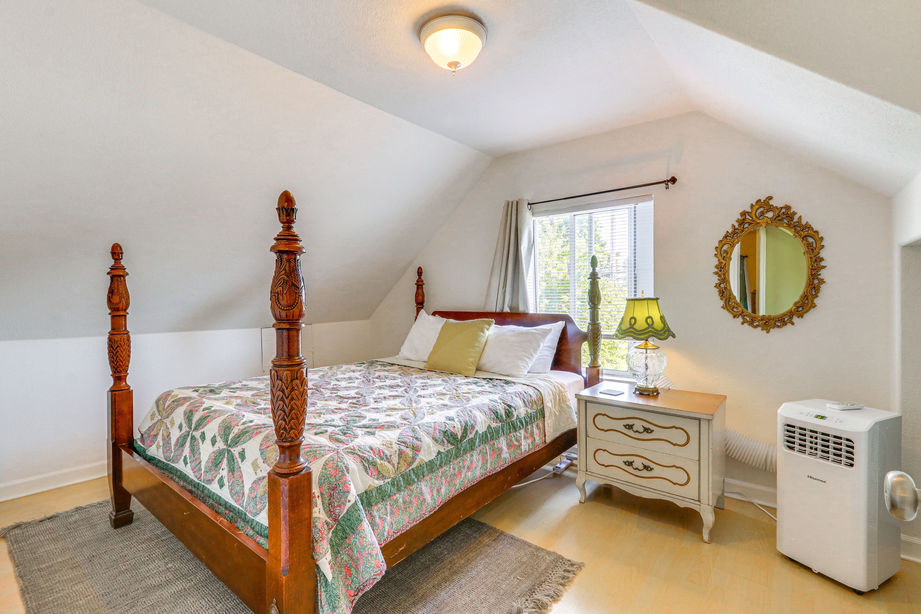 Bedroom 2 | Queen Bed | 2nd Floor
