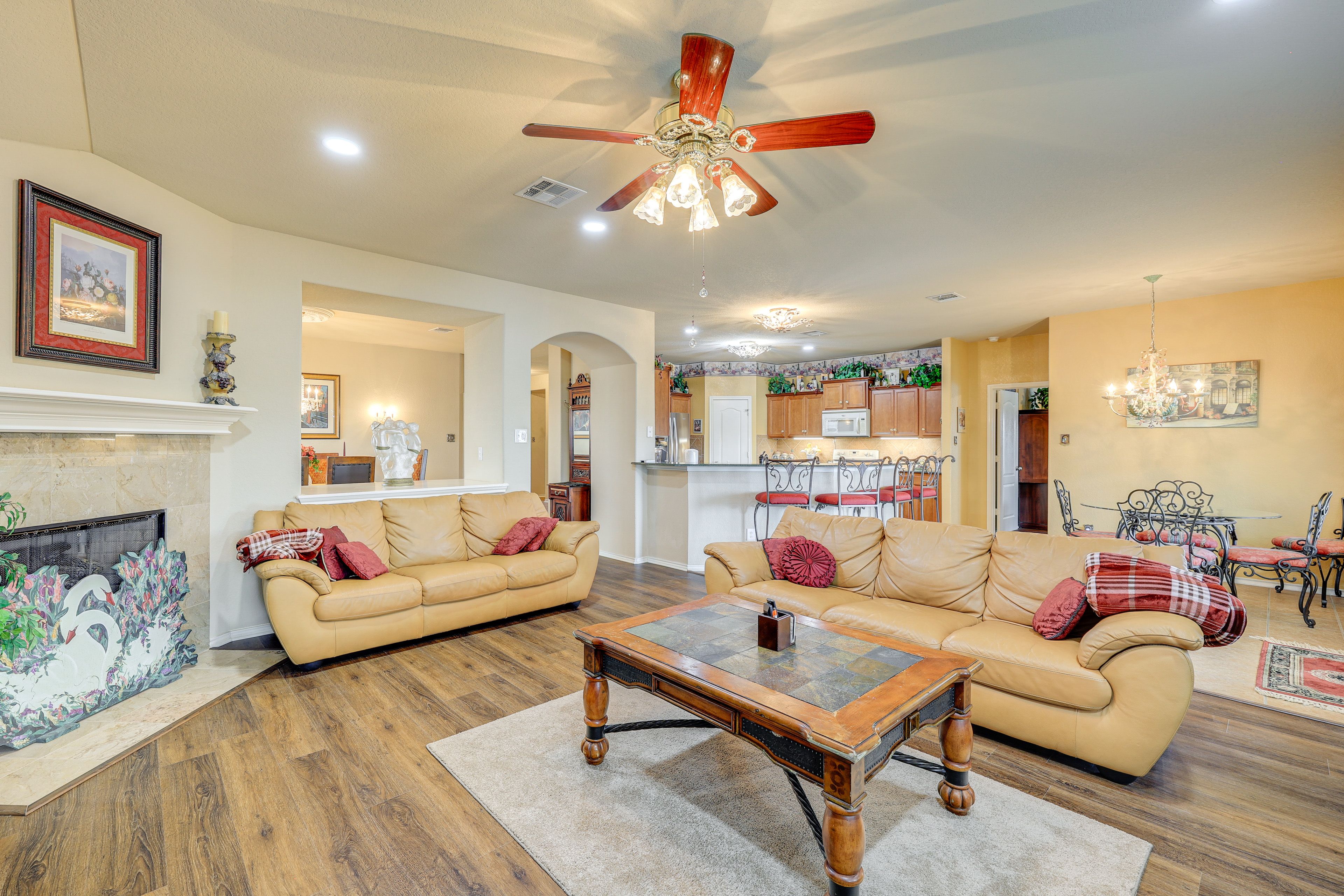 Living Area | Smart TV | Board Games