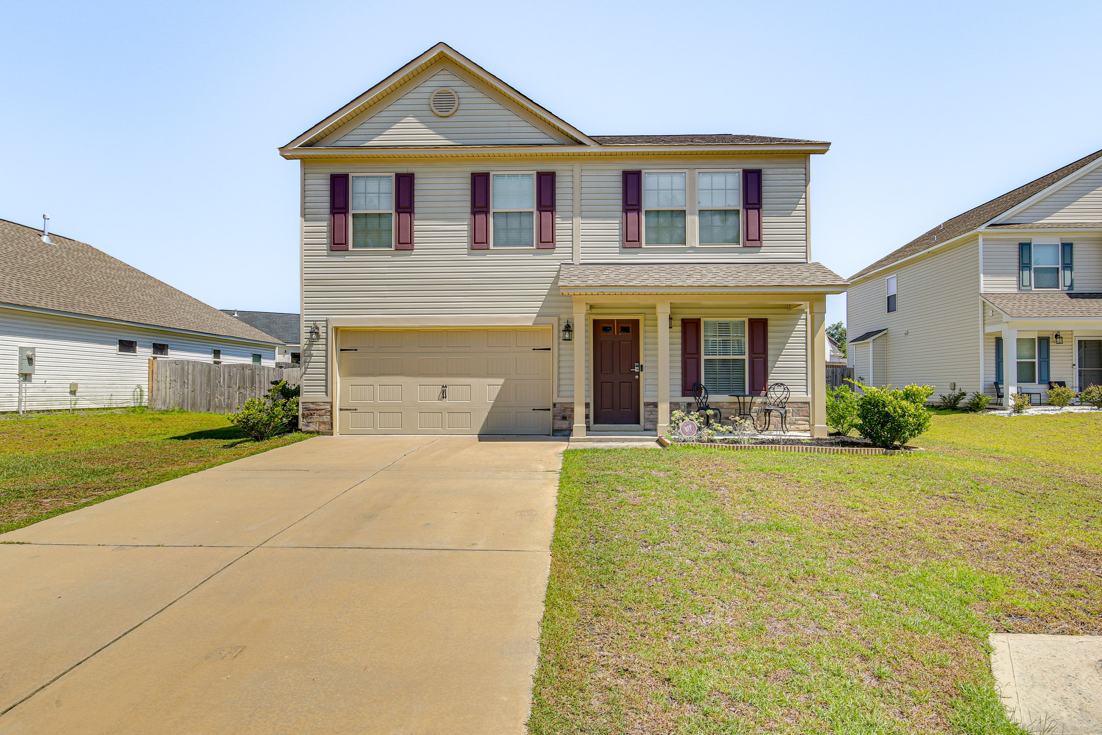 Exterior | Parking | Driveway (4 Vehicles)