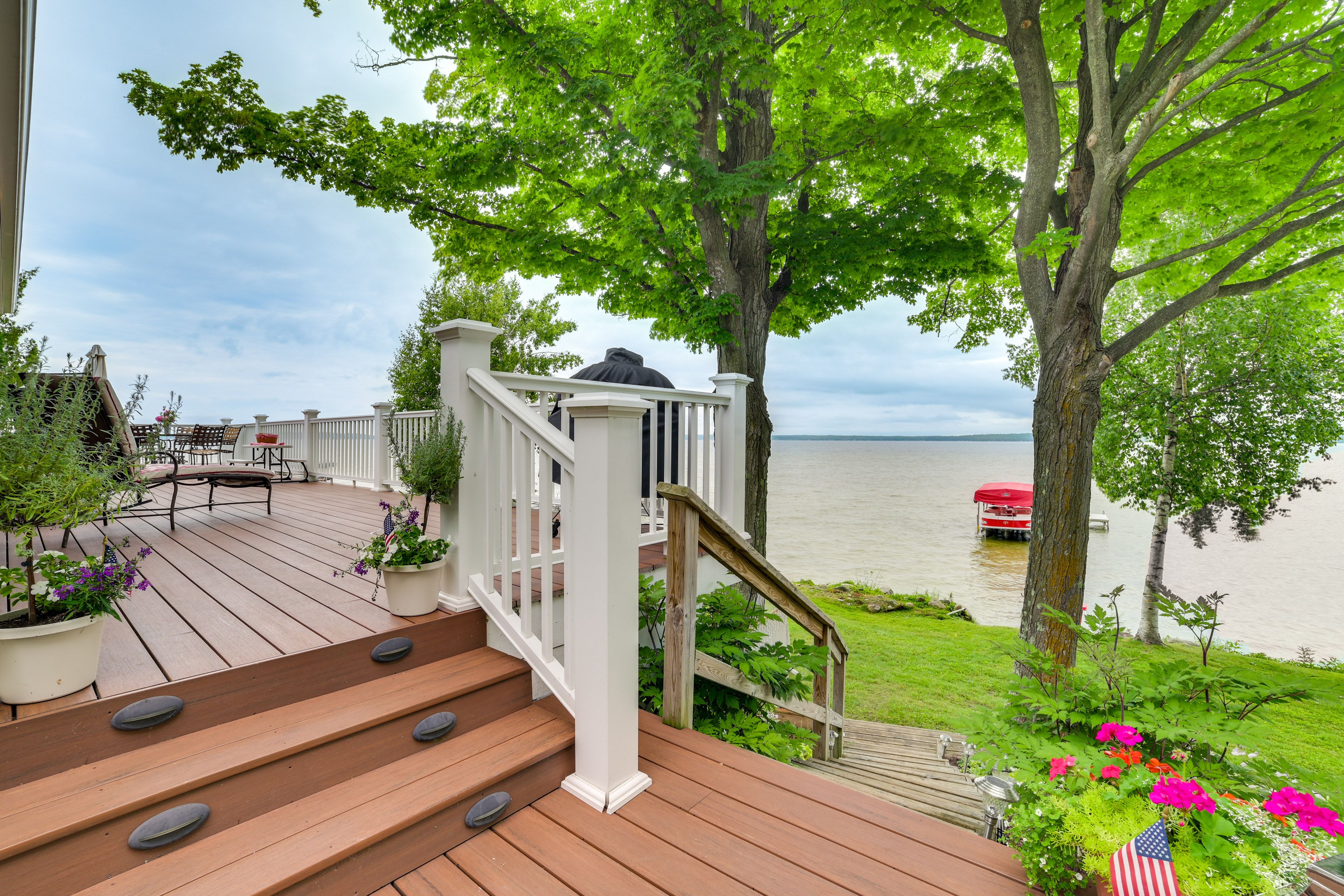 Deck | Outdoor Seating | Lake View