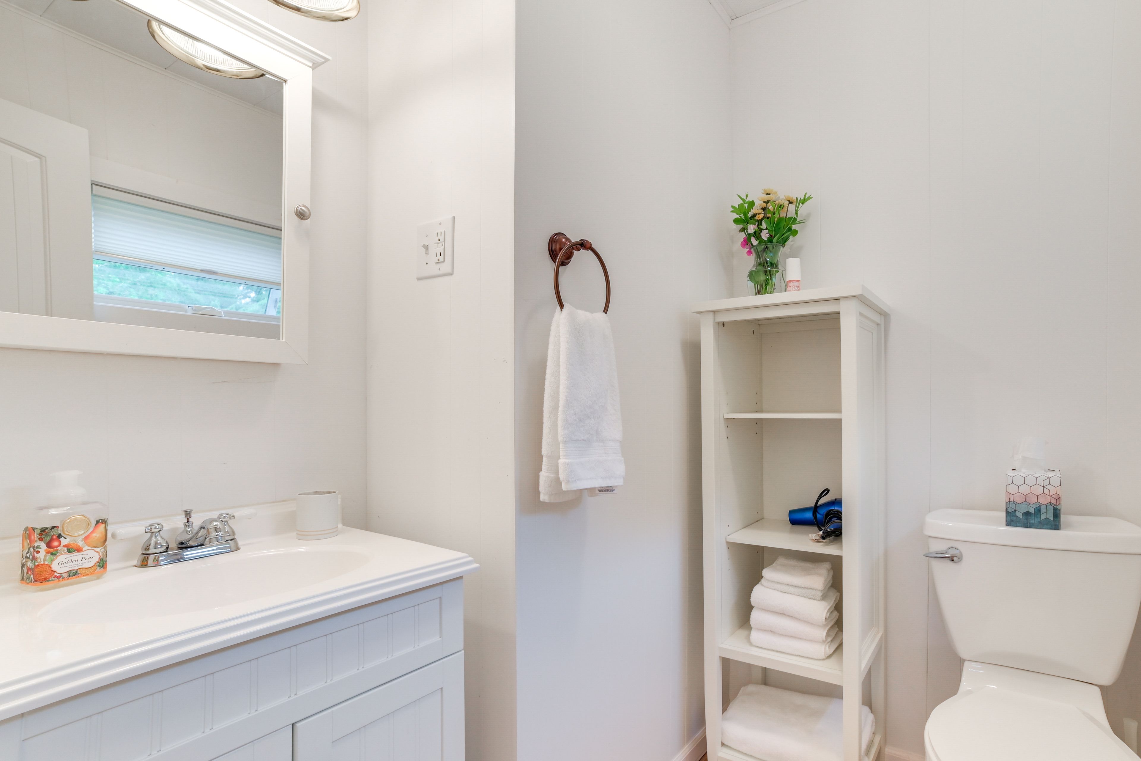 Half Bathroom | Main Level