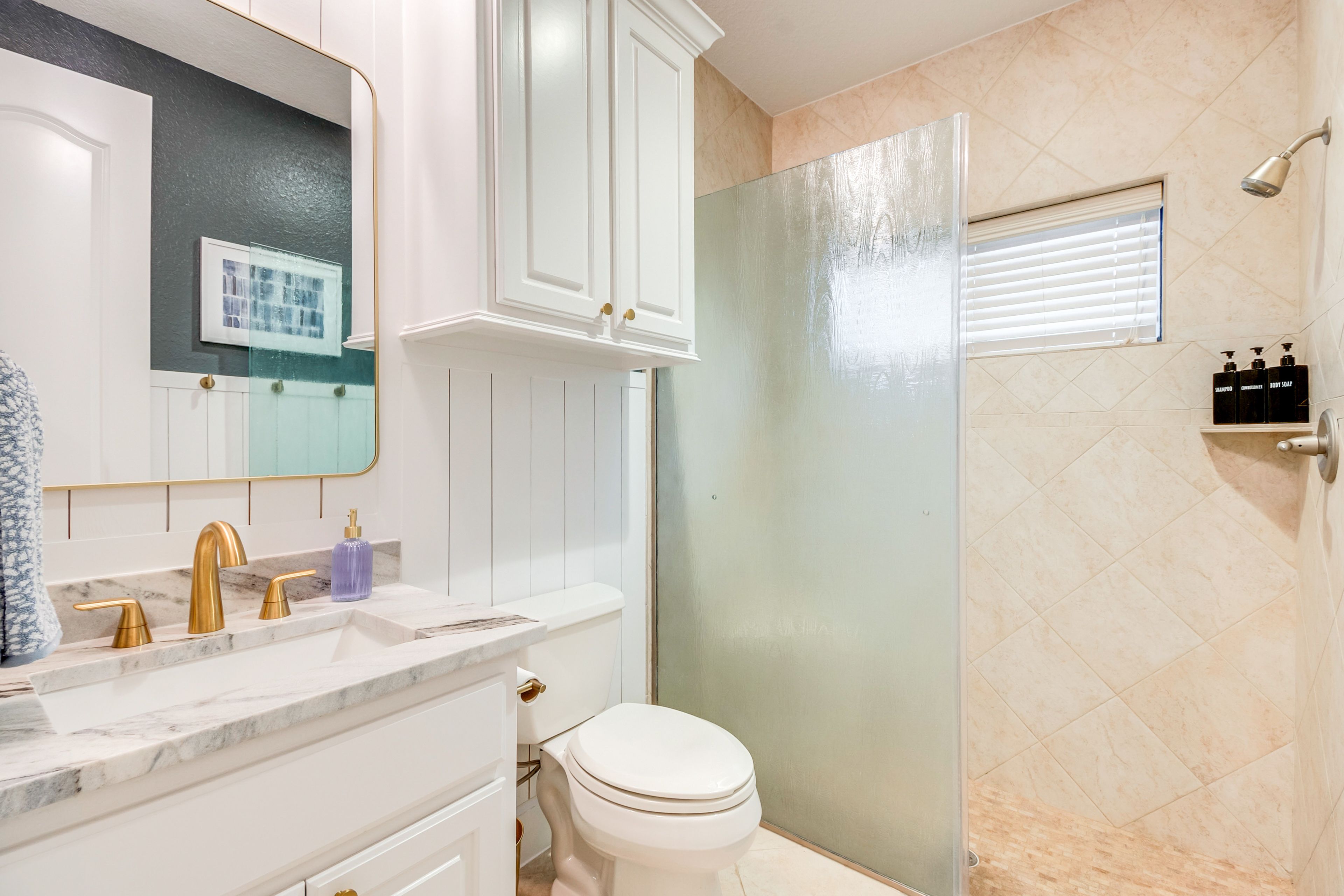 Full Bath | Complimentary Toiletries | 1st Floor