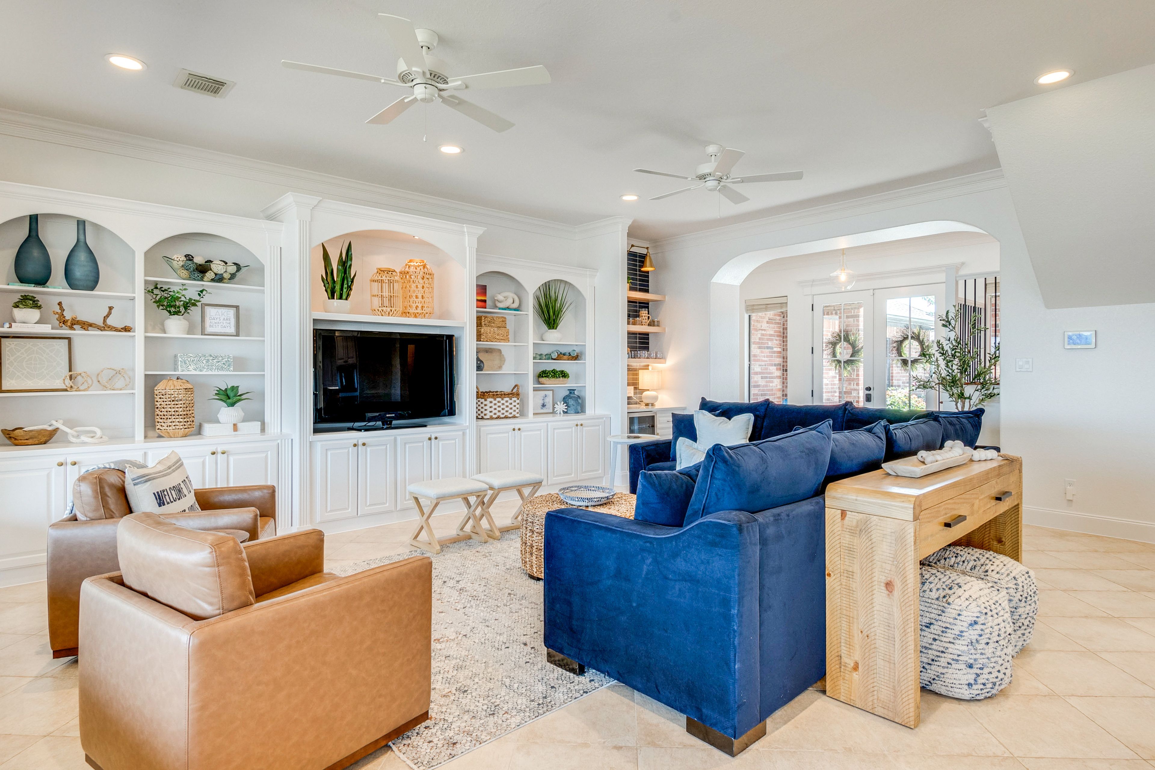 Living Room | Smart TV | Free WiFi | Central Heating & A/C | 1st Floor