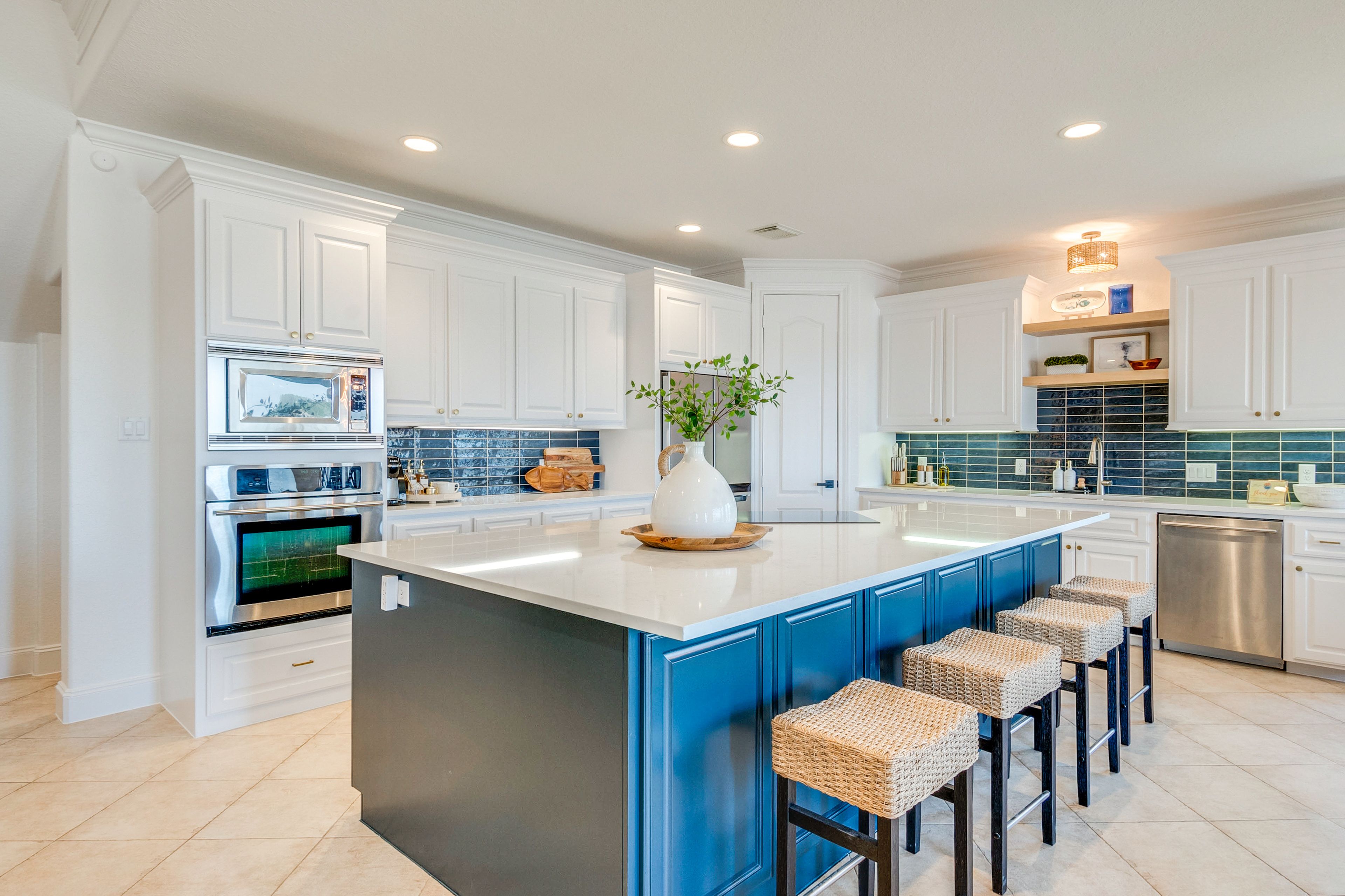 Kitchen | Toaster | Blender | Air Fryer | 1st Floor