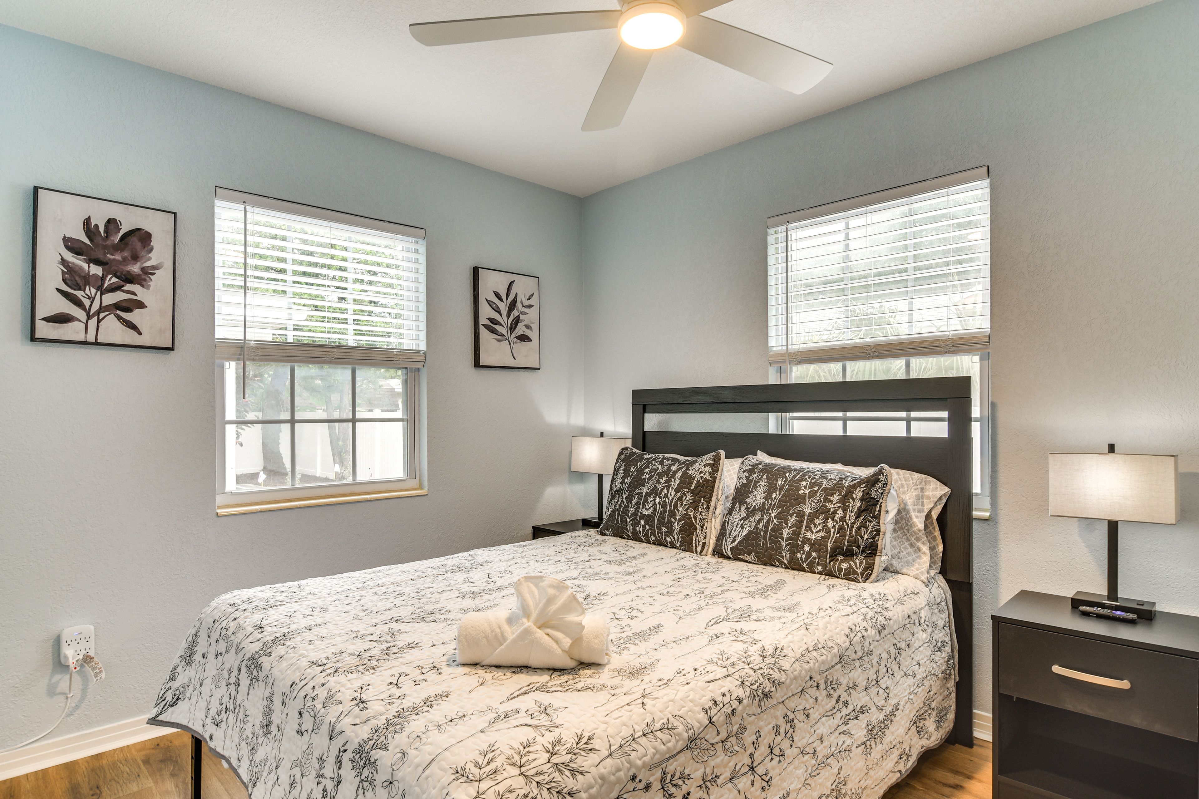Bedroom 1 | Queen Bed | Smart TV