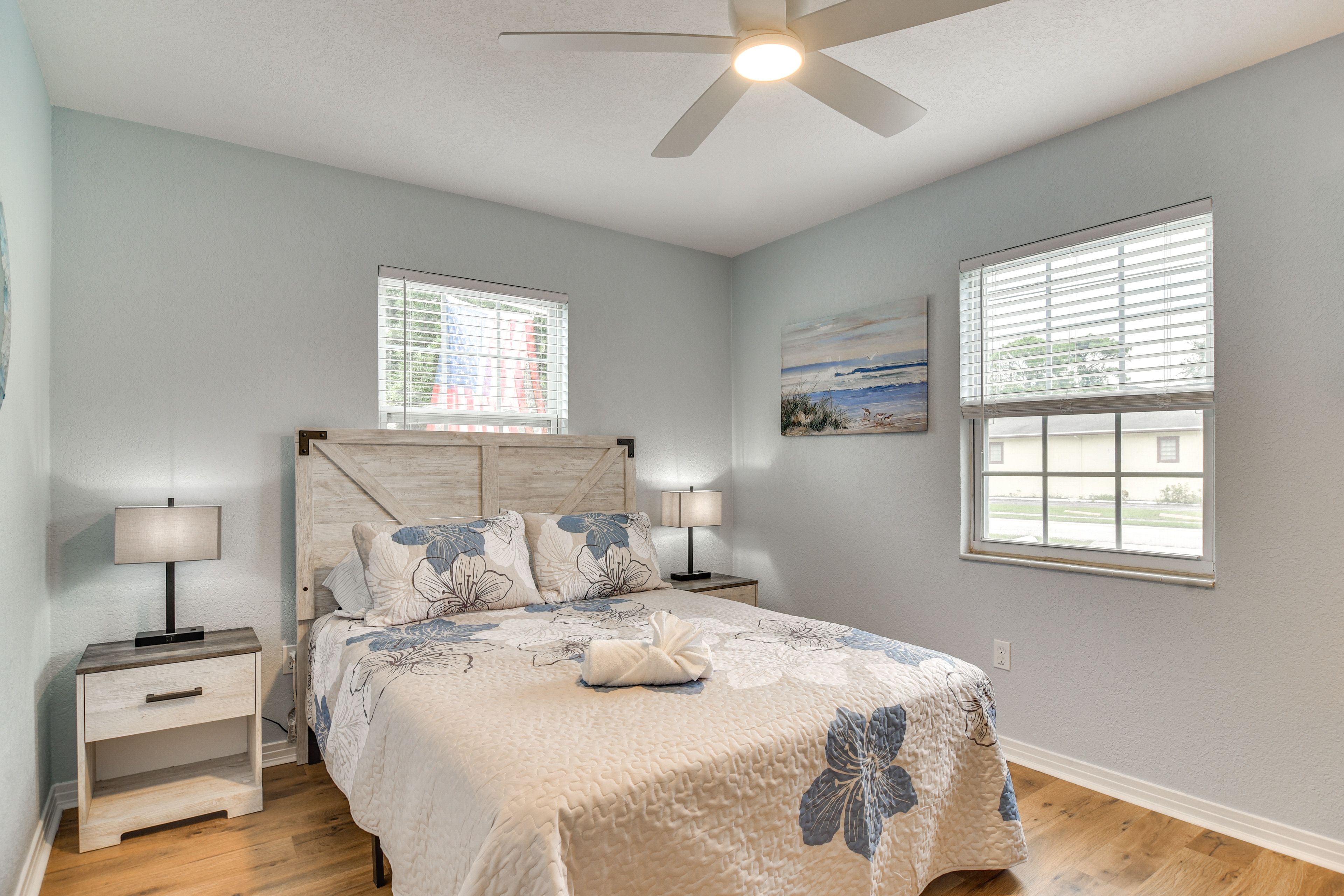 Bedroom 2 | Queen Bed | Smart TV