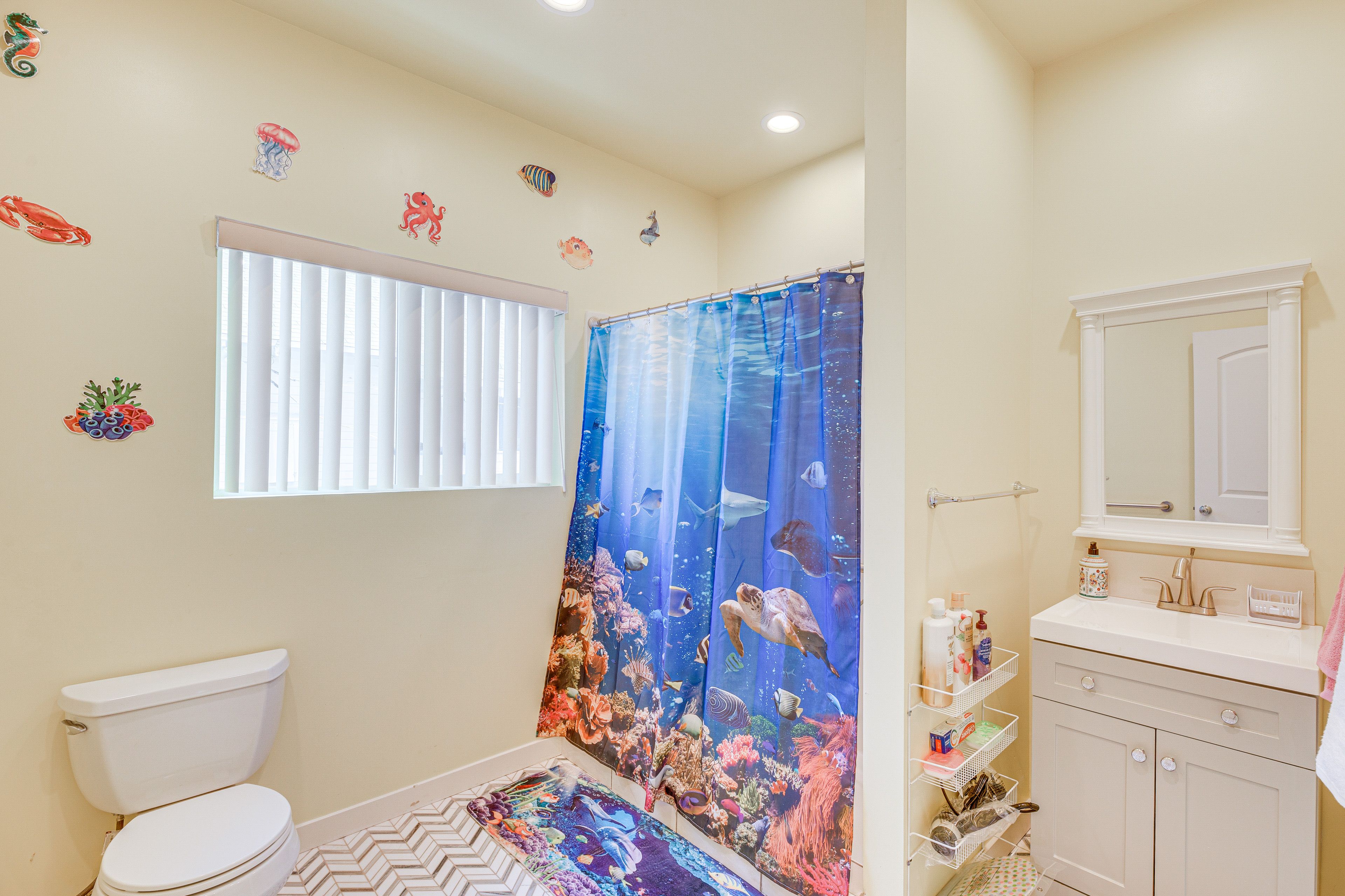 Full Bathroom | Grab Rails in Shower