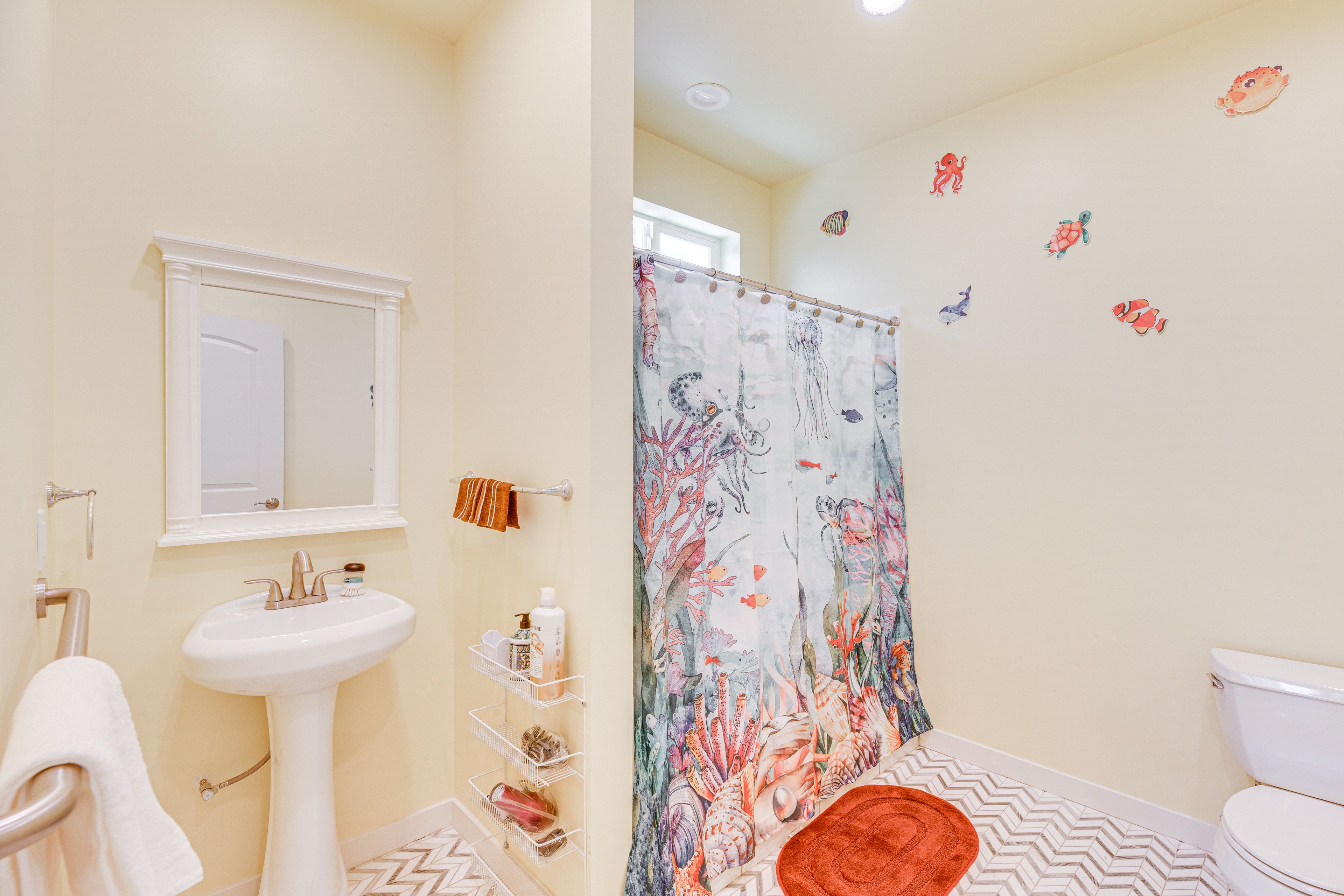 En-Suite Bathroom | Grab Rails in Shower