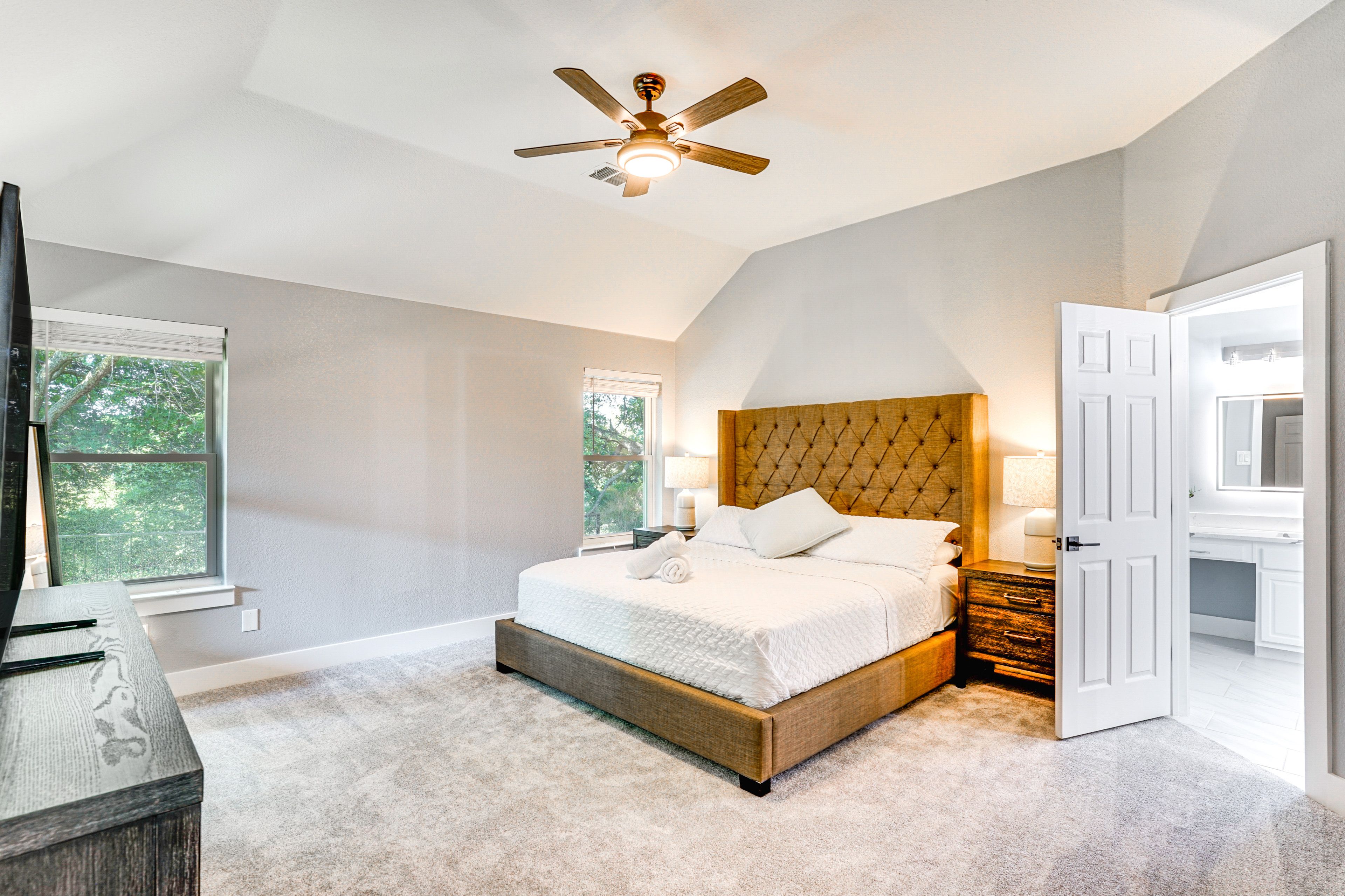 Bedroom 1 | King Bed | Linens Provided | Smart TV | En-Suite Bathroom