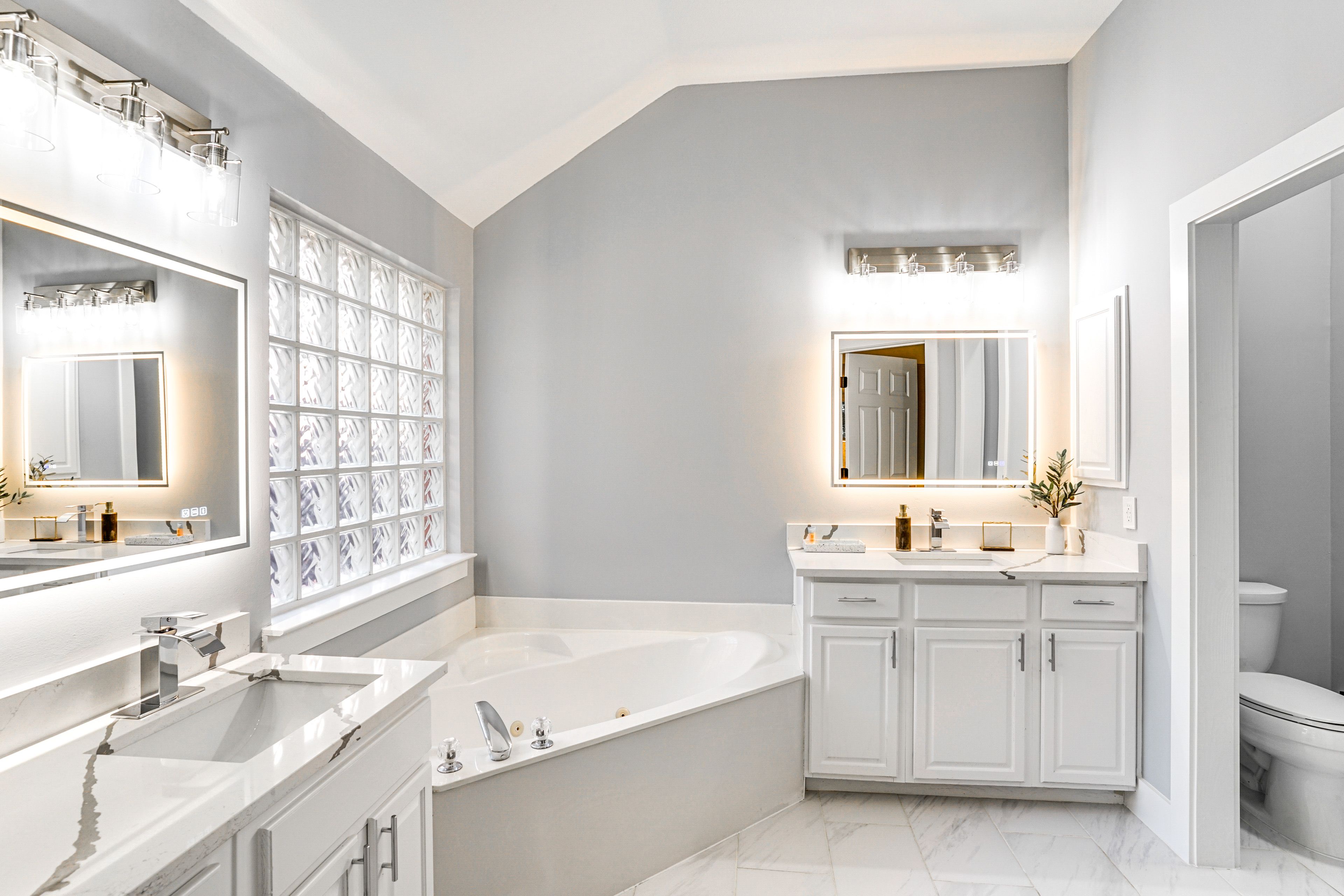 En-Suite Bathroom | Towels Provided | Complimentary Toiletries