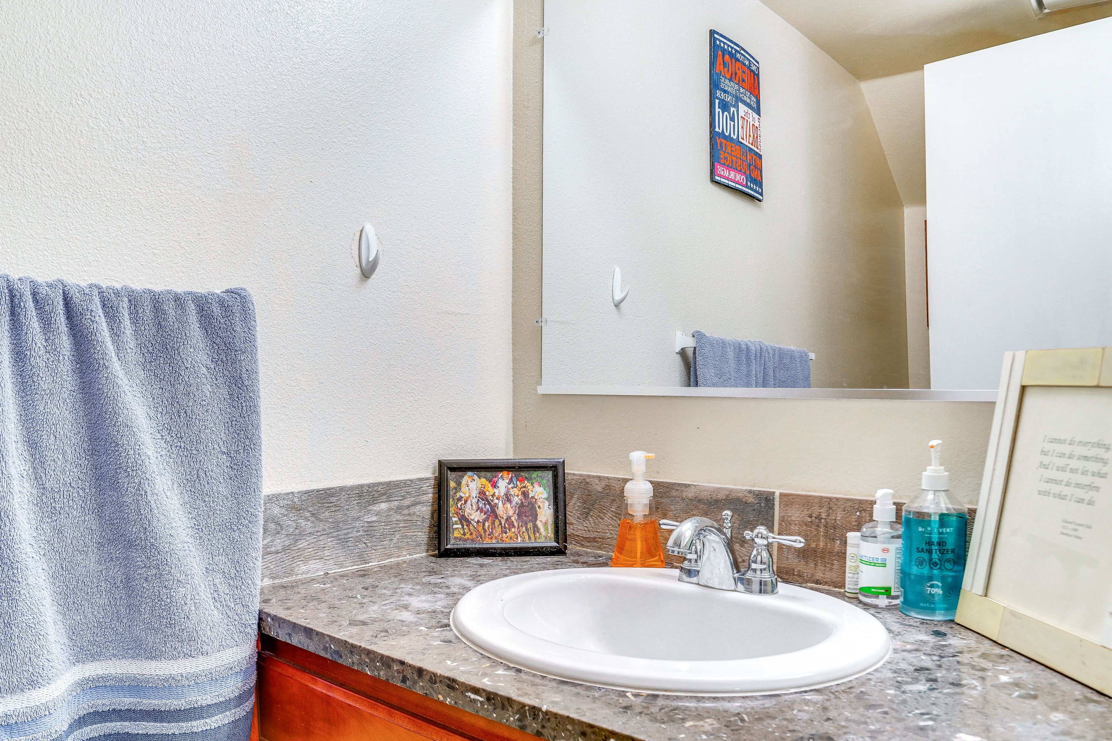 Half Bathroom | Towels Provided | 1st Floor