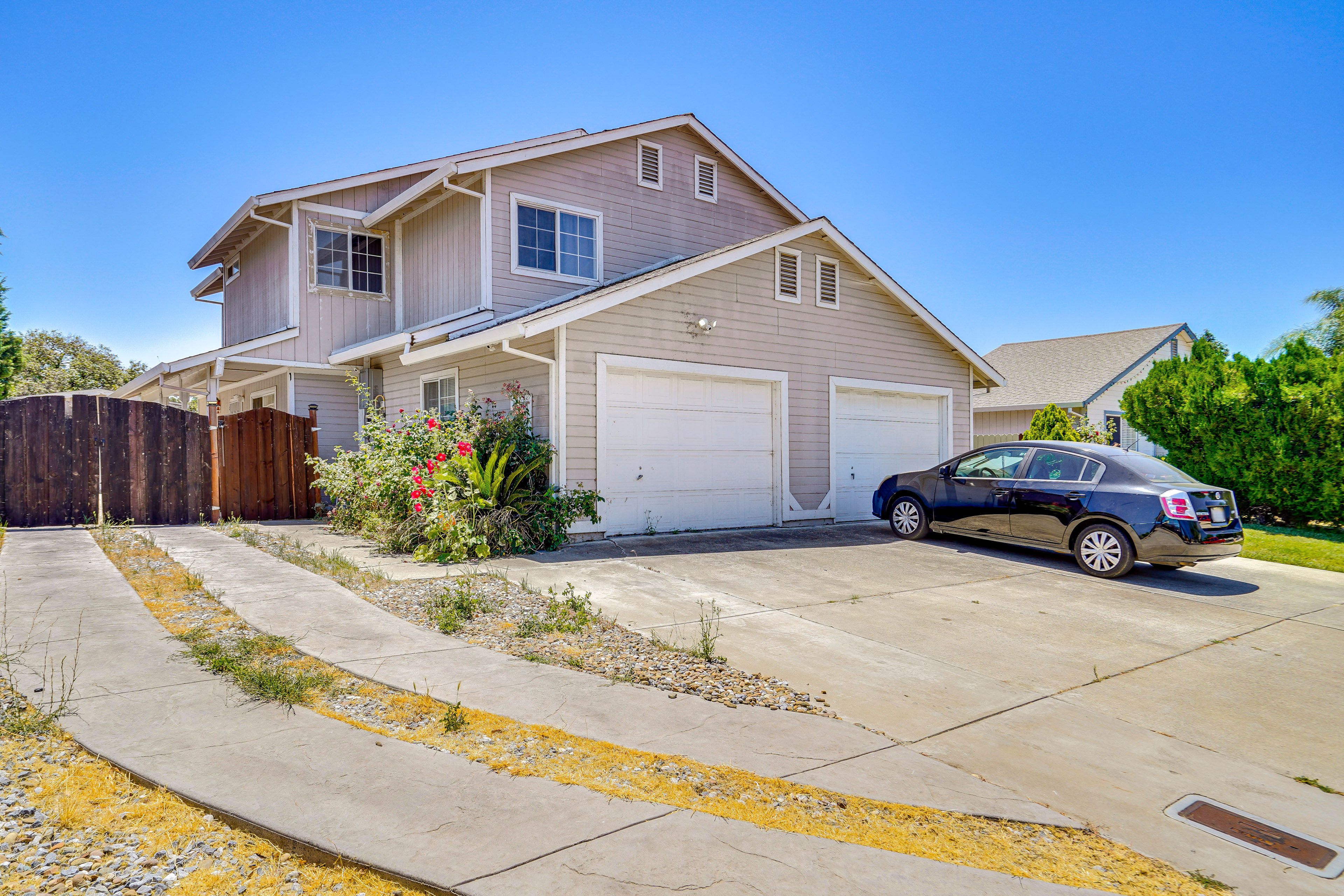 Parking | Driveway (6 Vehicles)