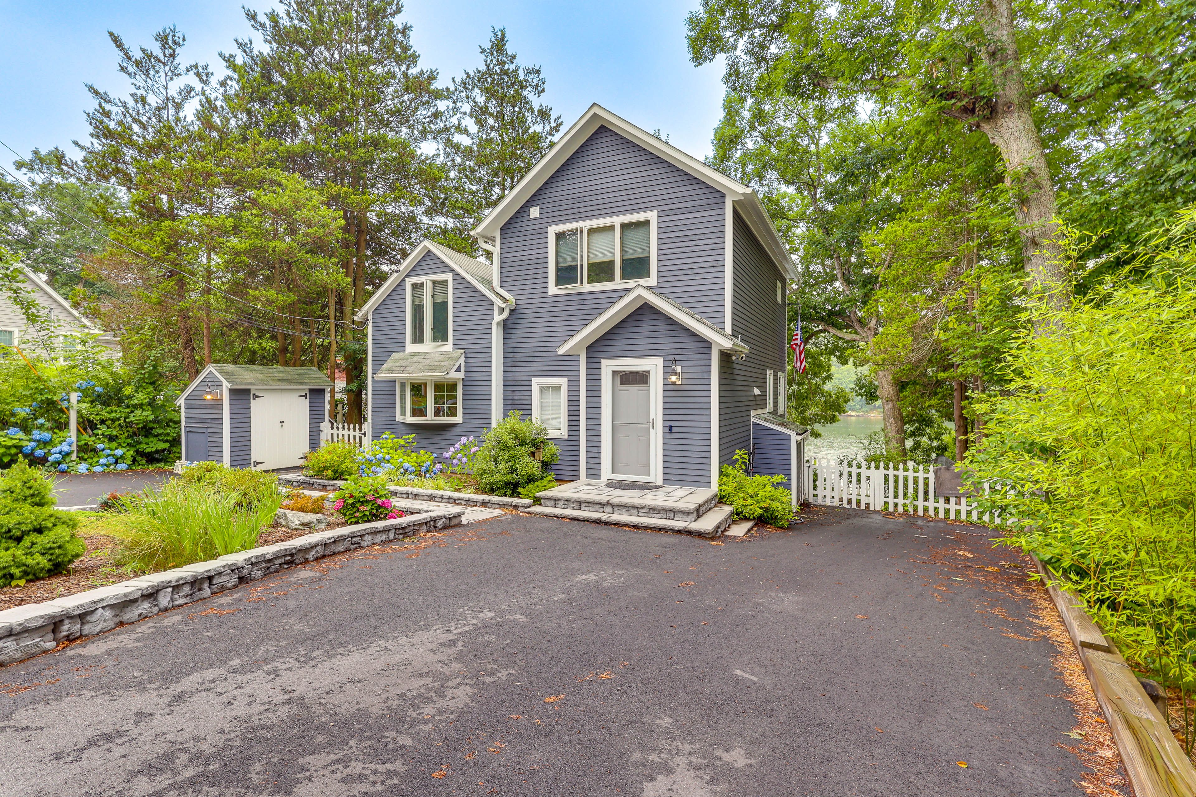 Parking | Driveway (4 Vehicles) | RV/Trailer Parking | Free Street Parking